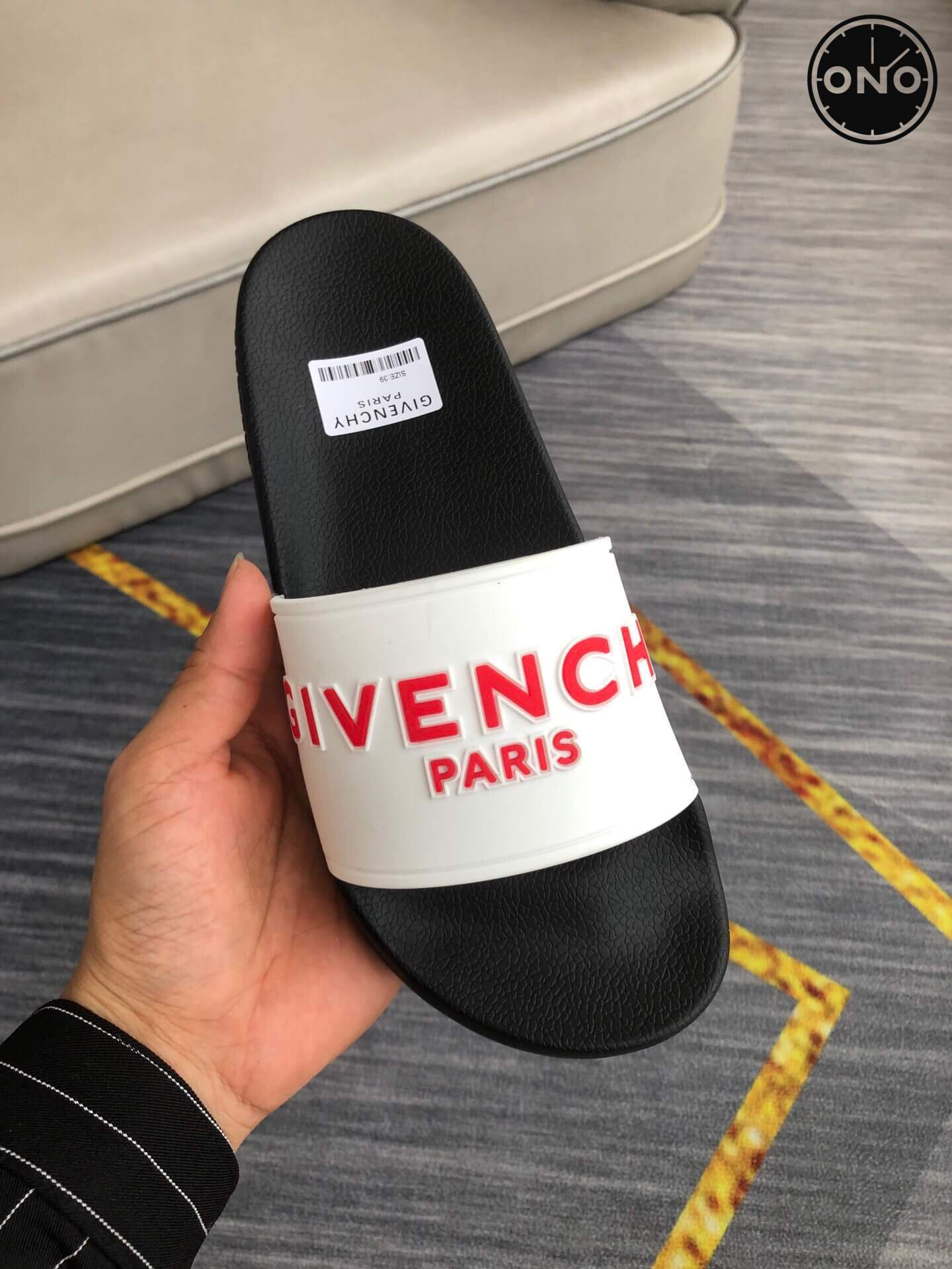 Givenchy_110_3.jpg