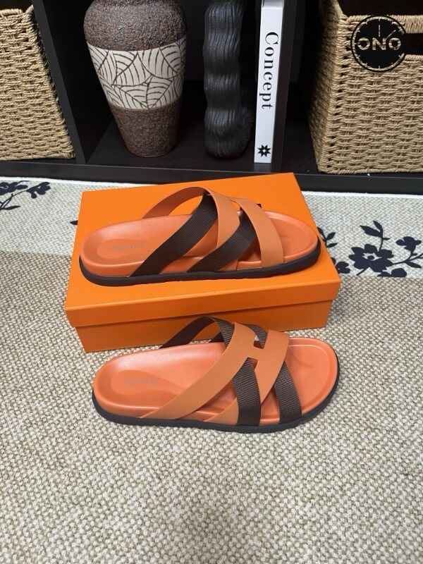 Hermes-Slippers_1_2.jpg
