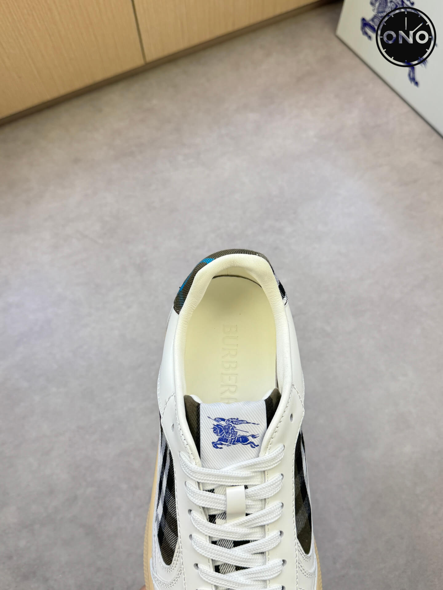 Burberry_64_7.jpg