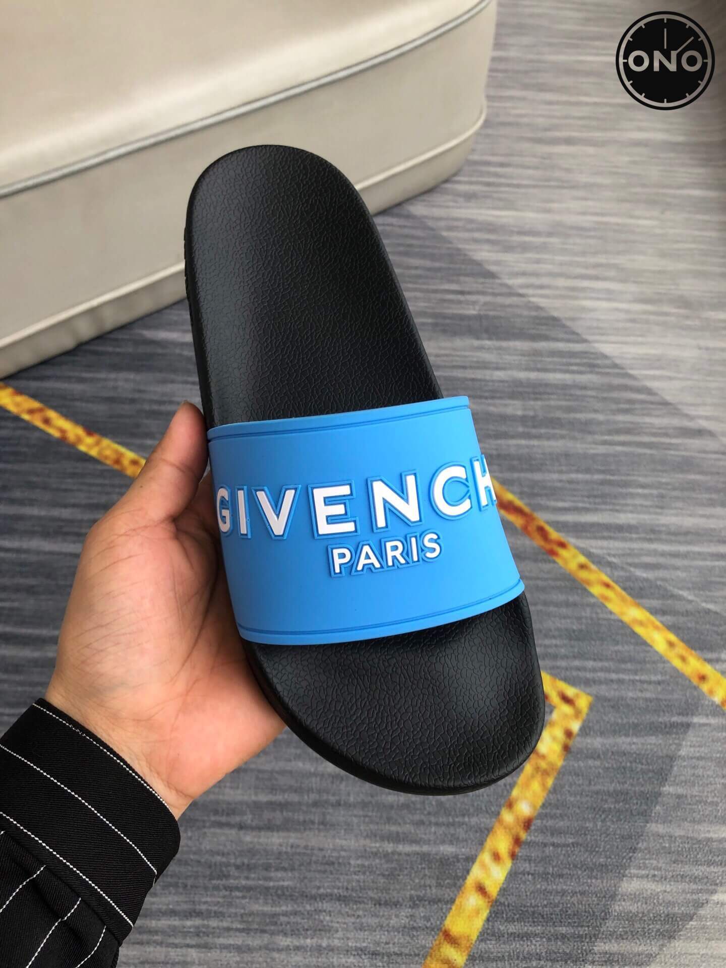Givenchy_110_7.jpg