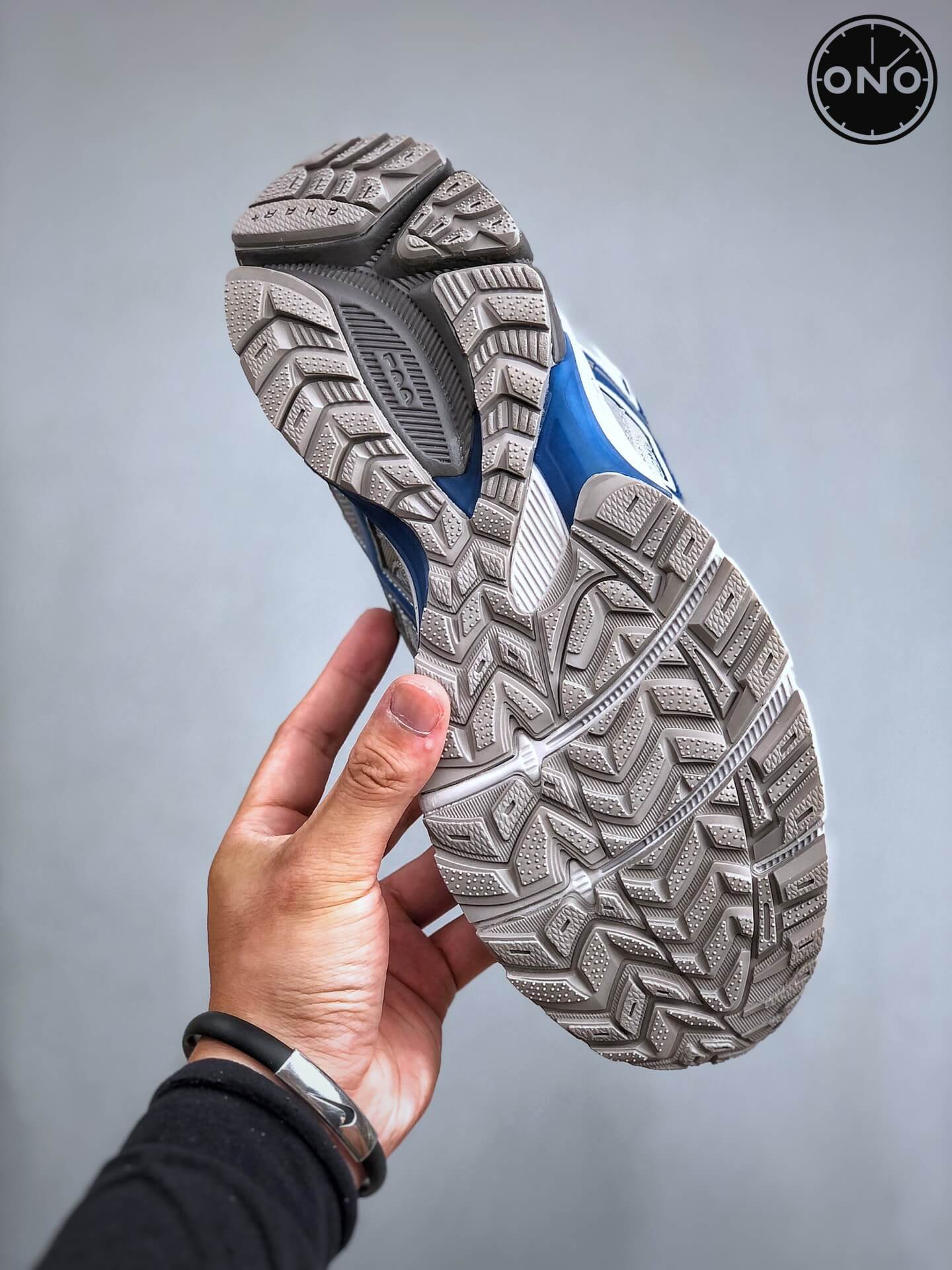 Asics_11_8.jpg