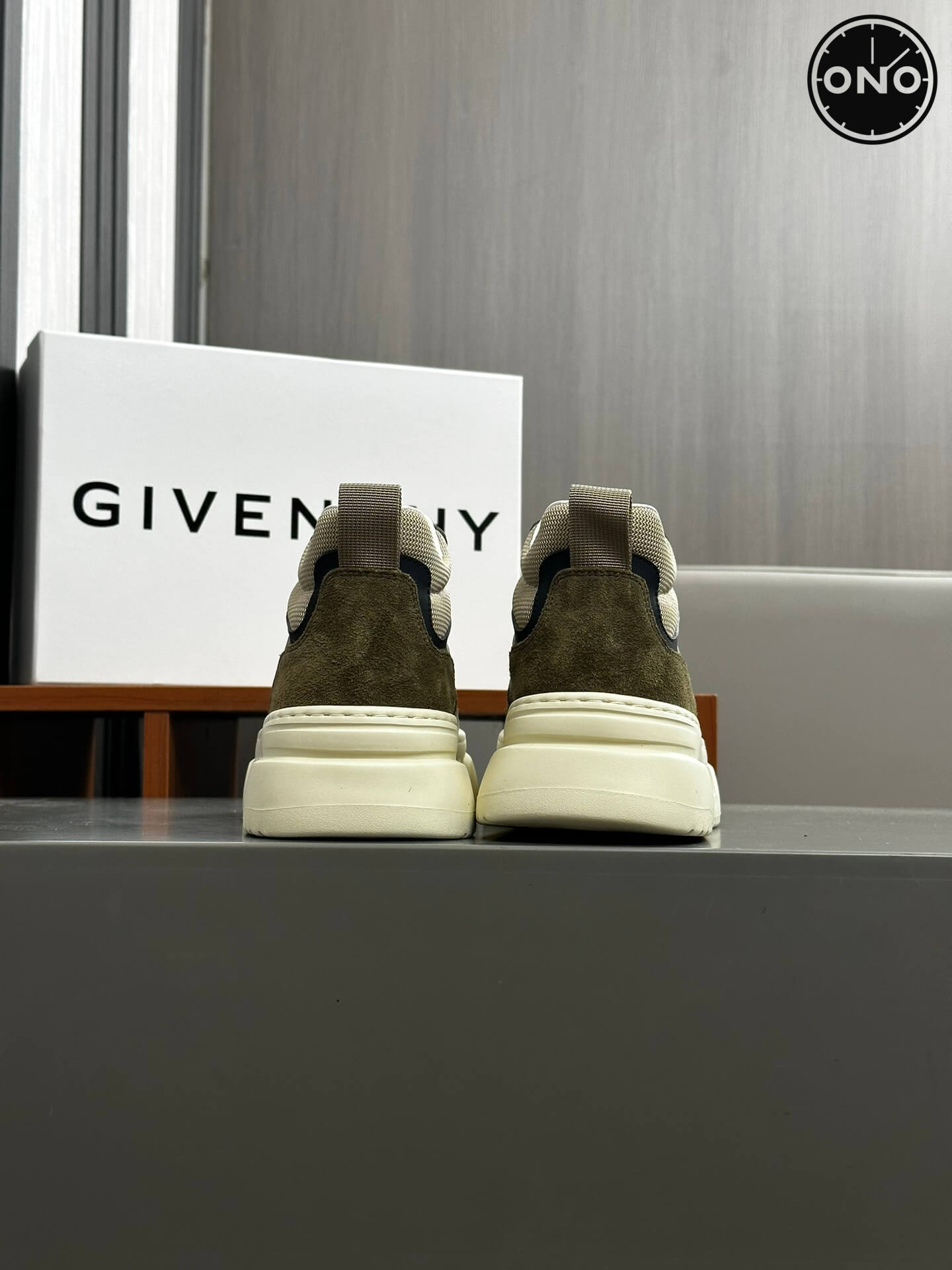 Givenchy_86_9.jpg