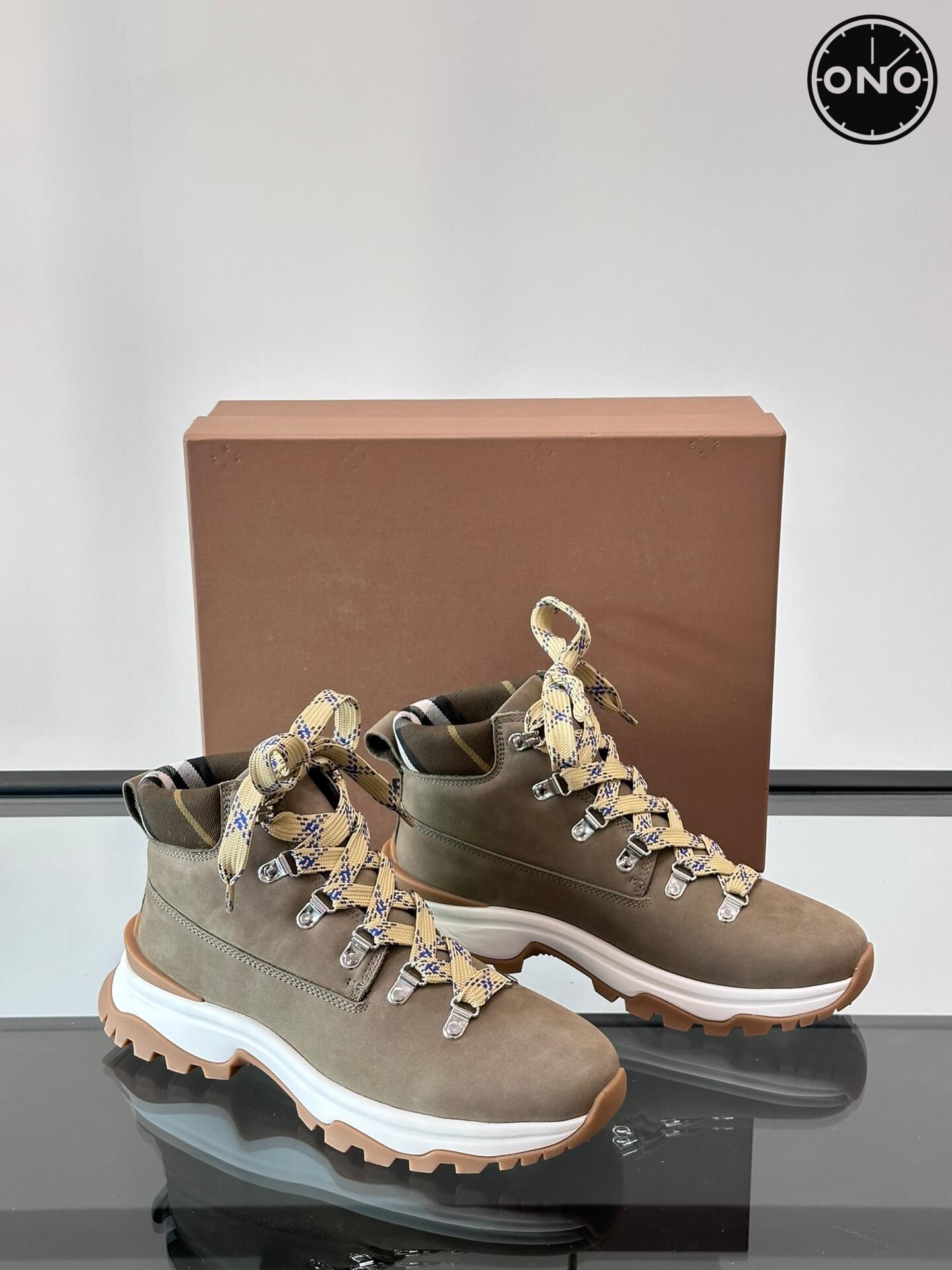 Burberry_76_7.jpg