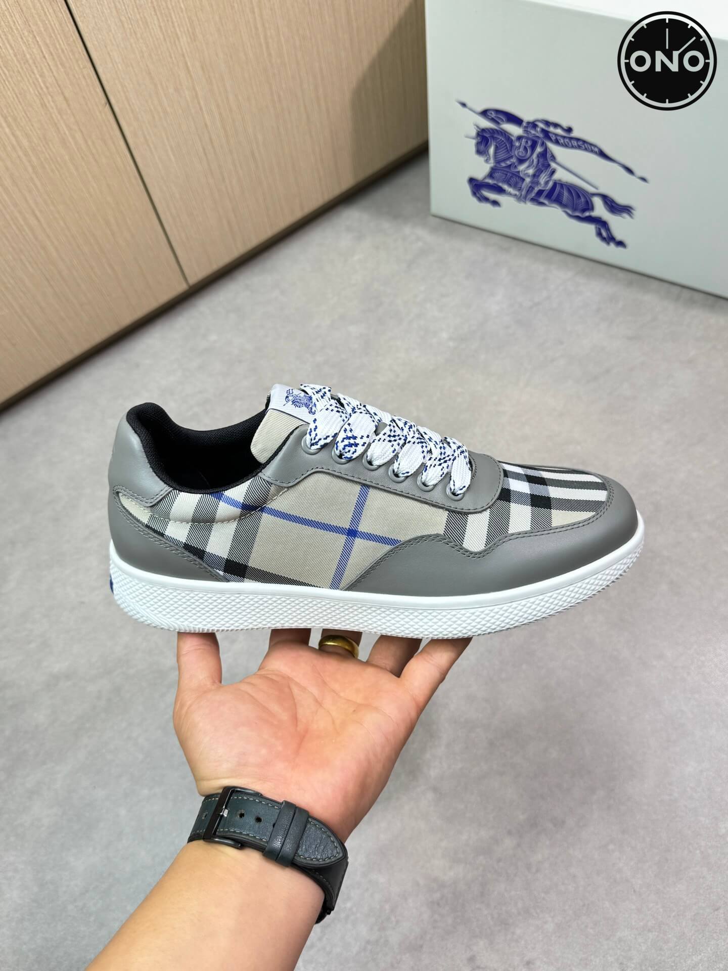 Burberry_2_3.jpg