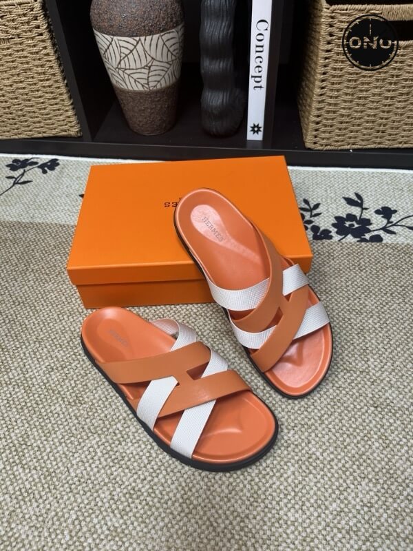 Hermes-Slippers_3_2.jpg