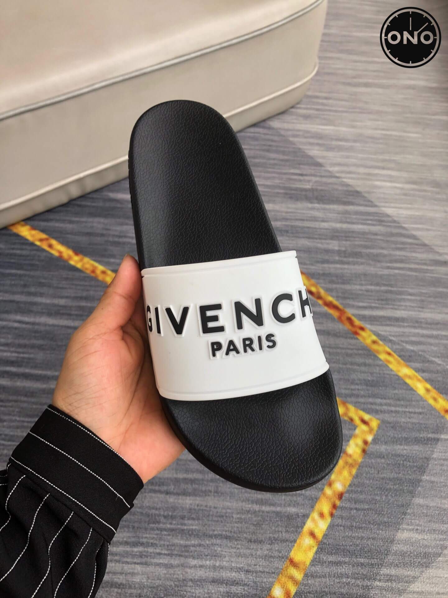 Givenchy_110_4.jpg