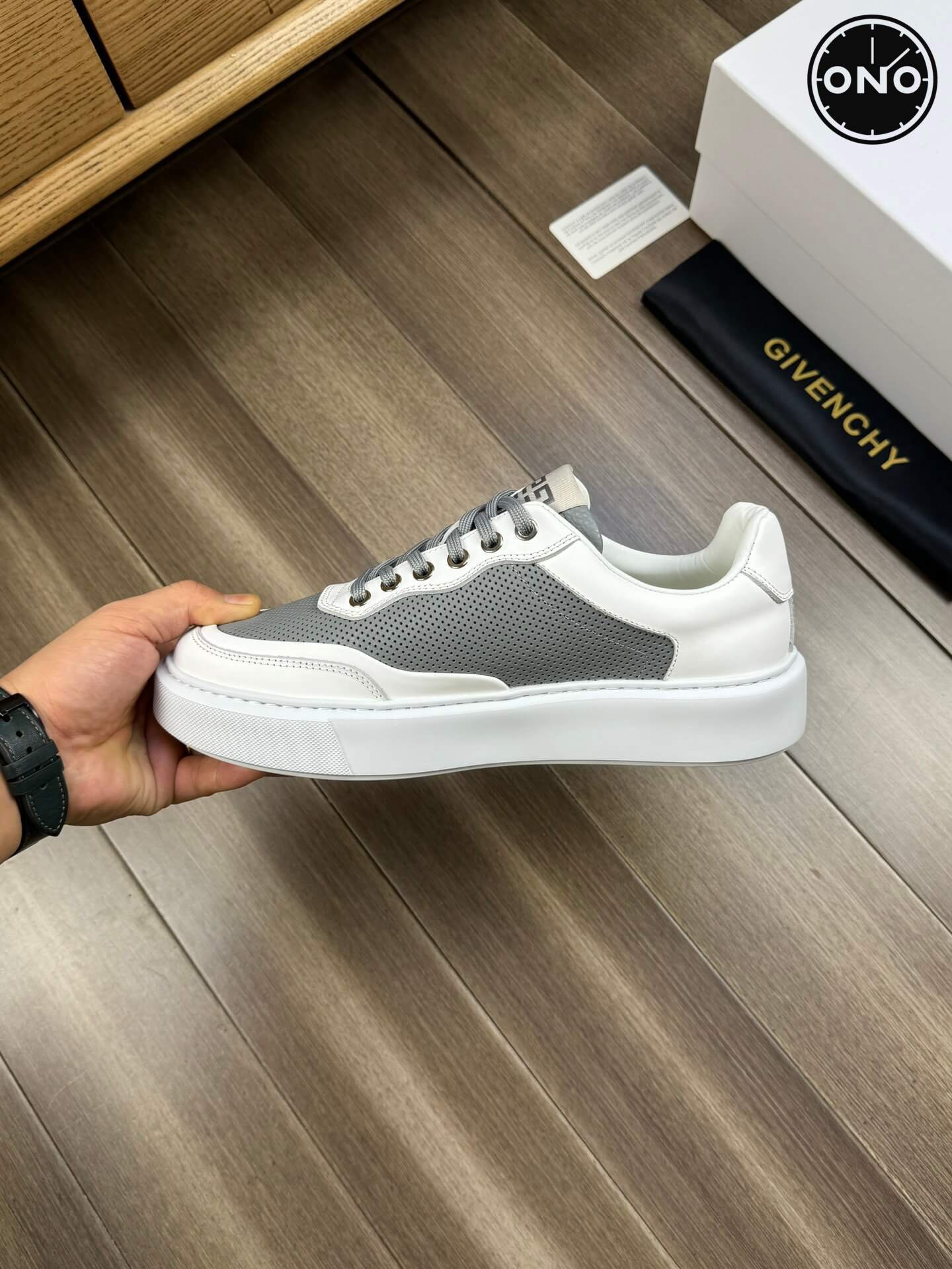 Givenchy_109_5.jpg