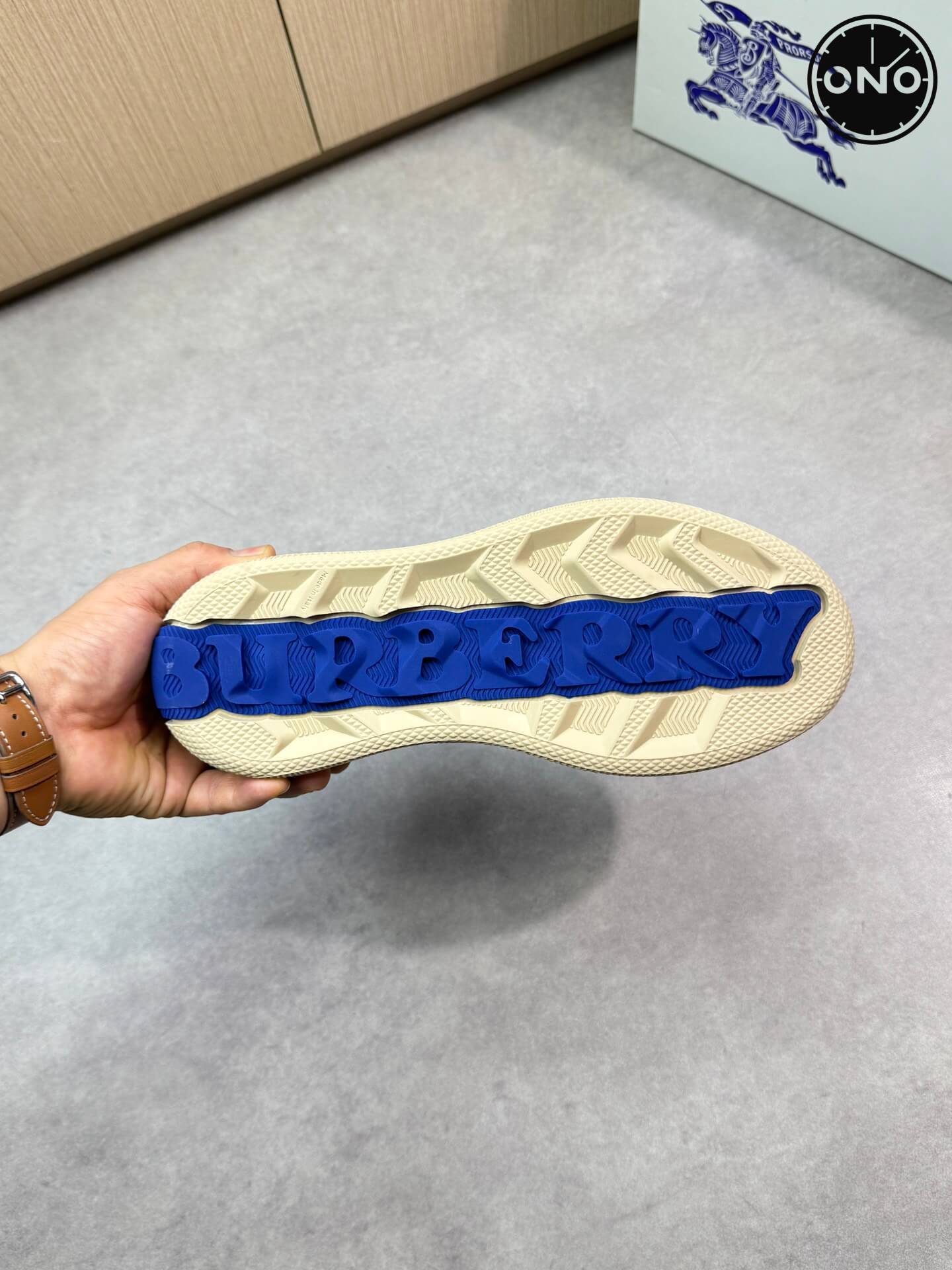 Burberry_36_9.jpg