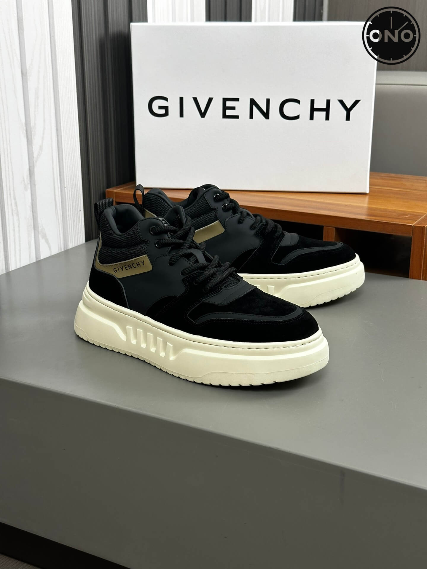 Givenchy_85_5.jpg