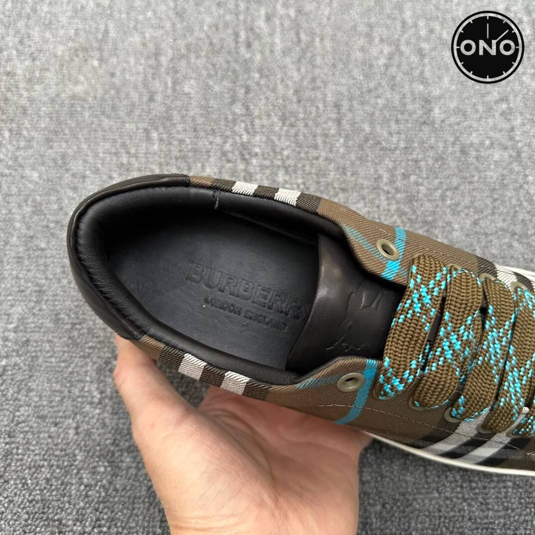 Burberry_80_6.jpg