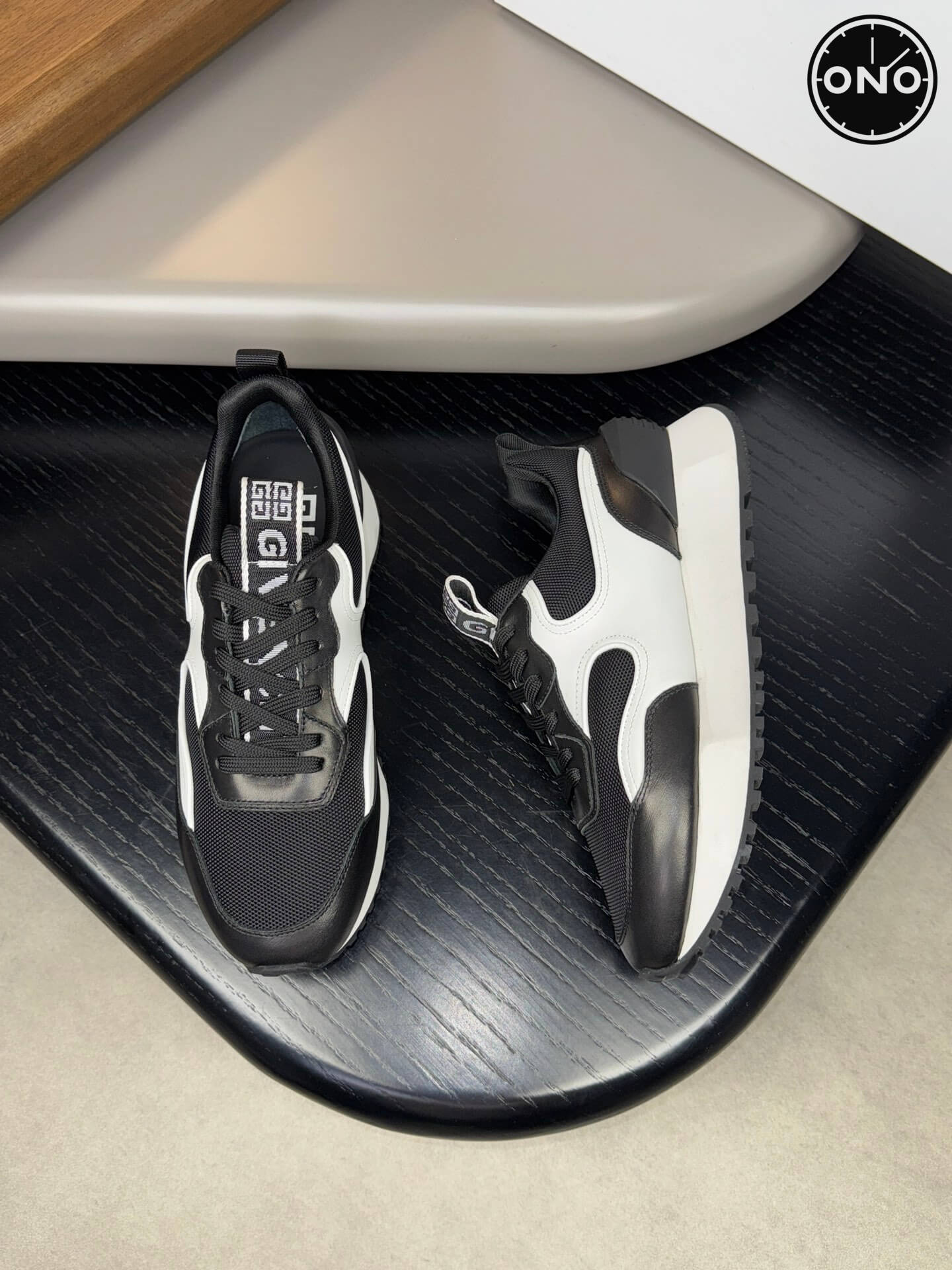 Givenchy_33_2.jpg