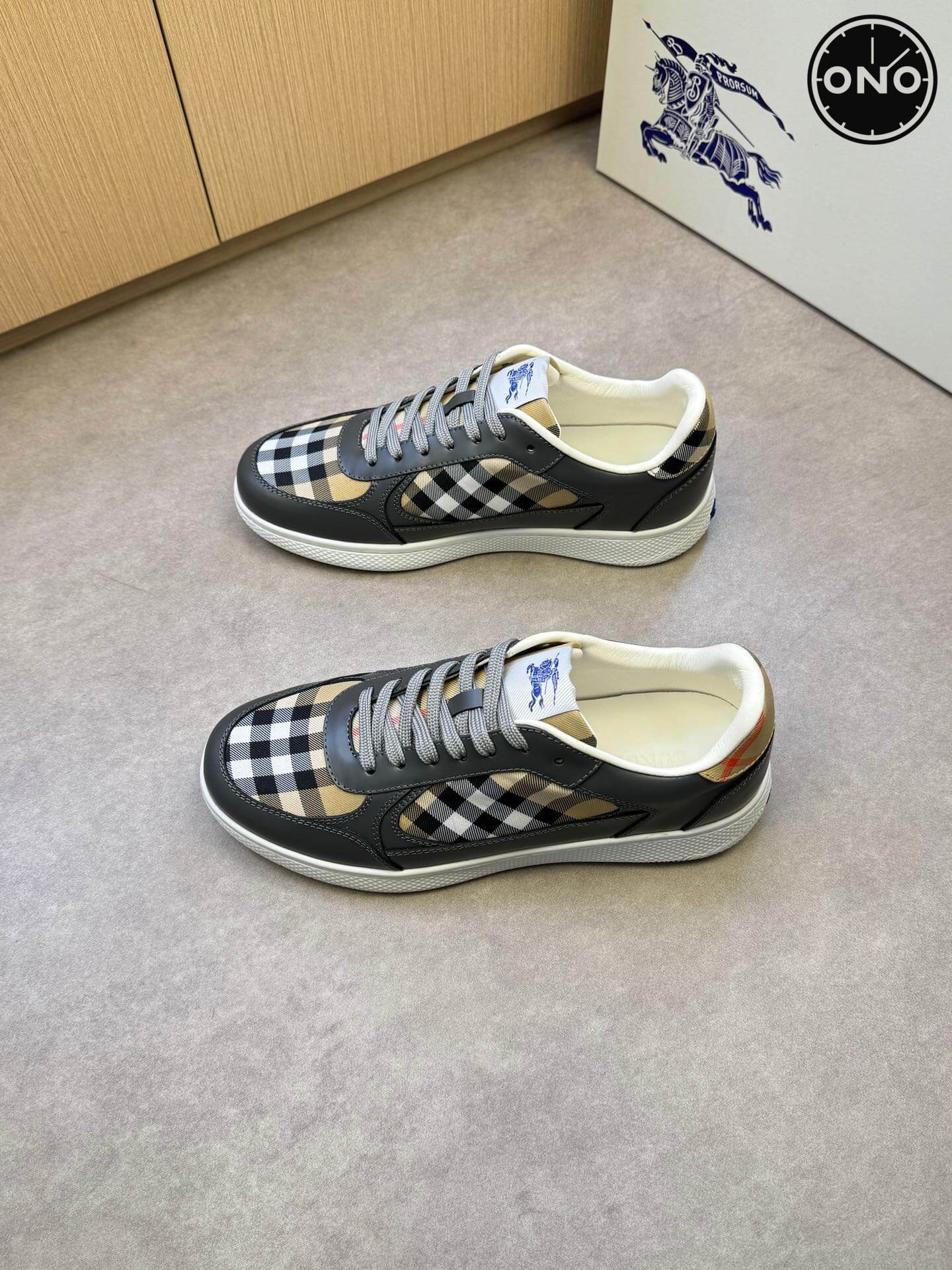 Burberry_61_3.jpg