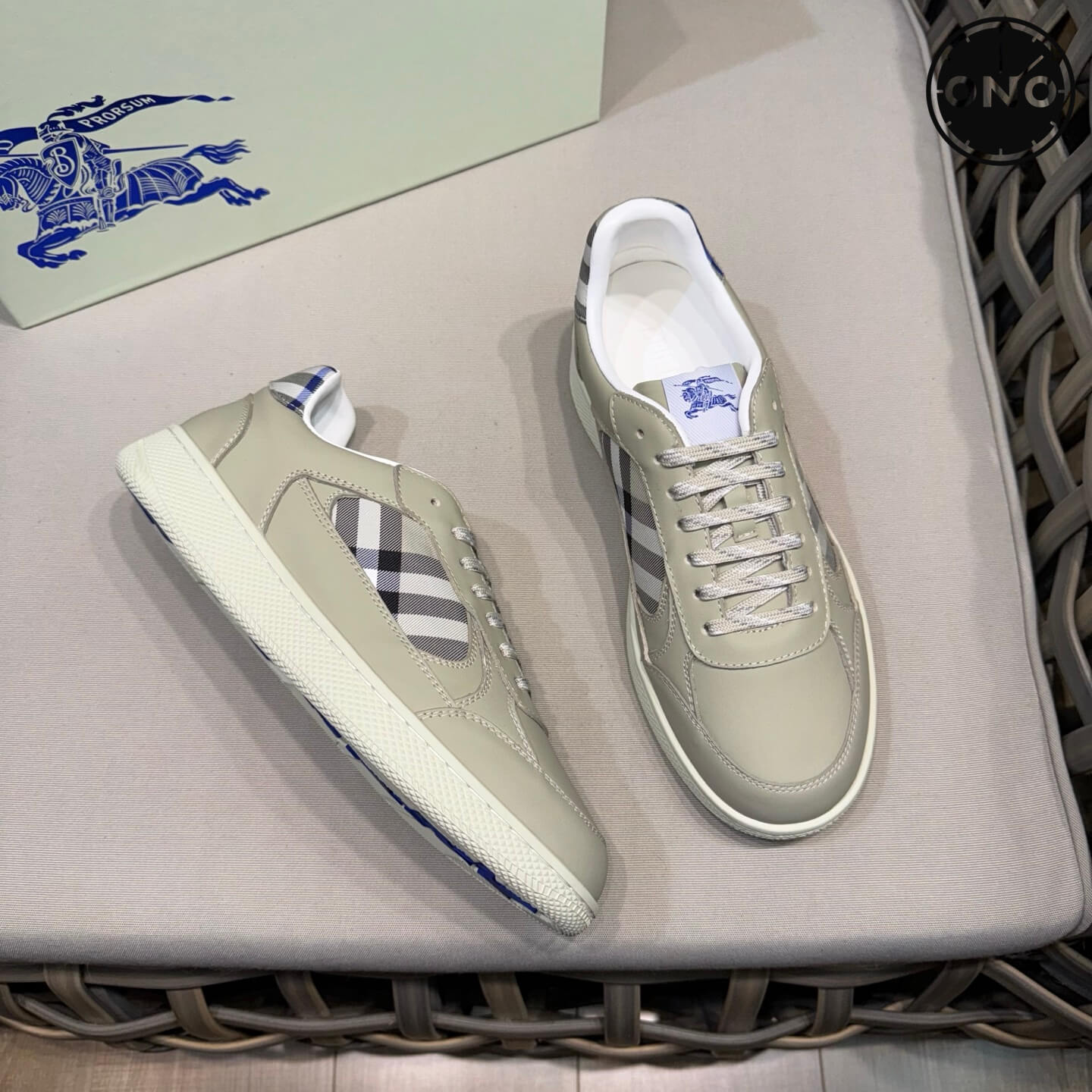 Burberry_74_3.jpg