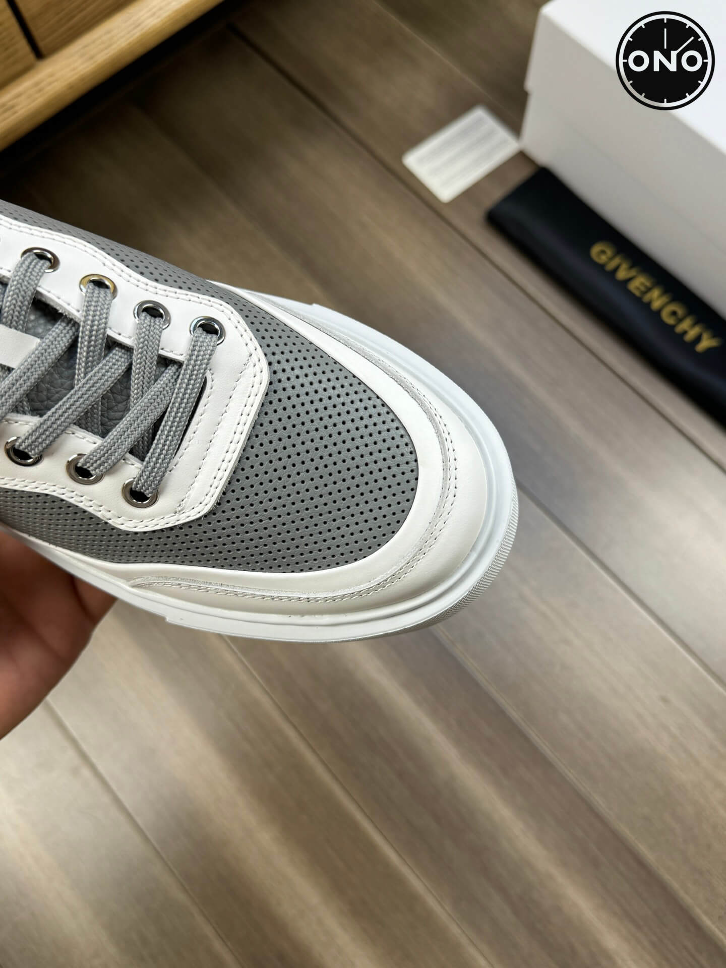 Givenchy_109_6.jpg