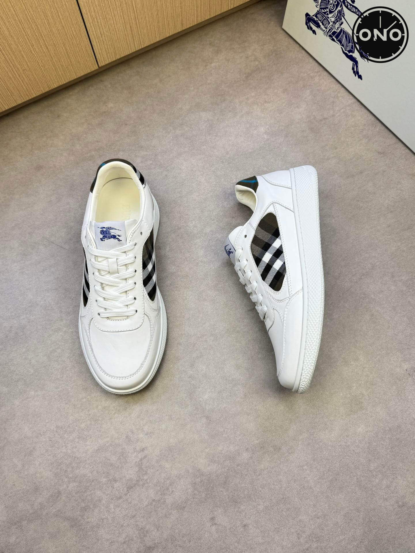 Burberry_58_2.jpg