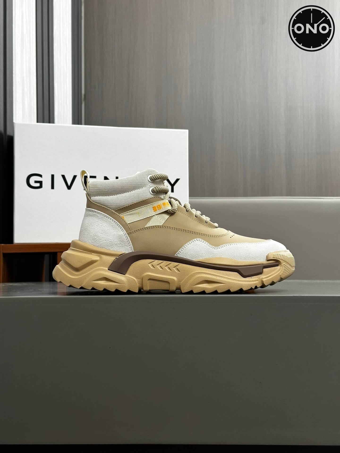 Givenchy_83_3.jpg