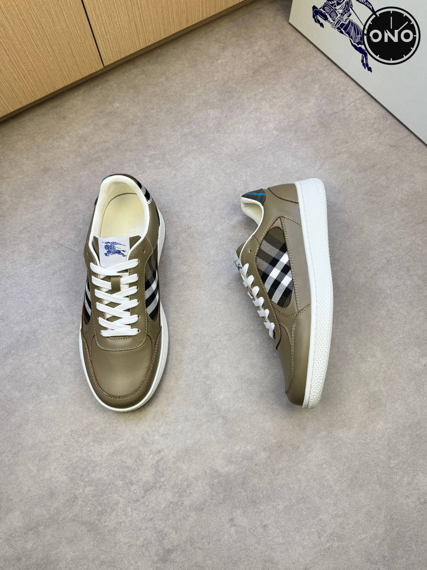 Burberry_55_2.jpg