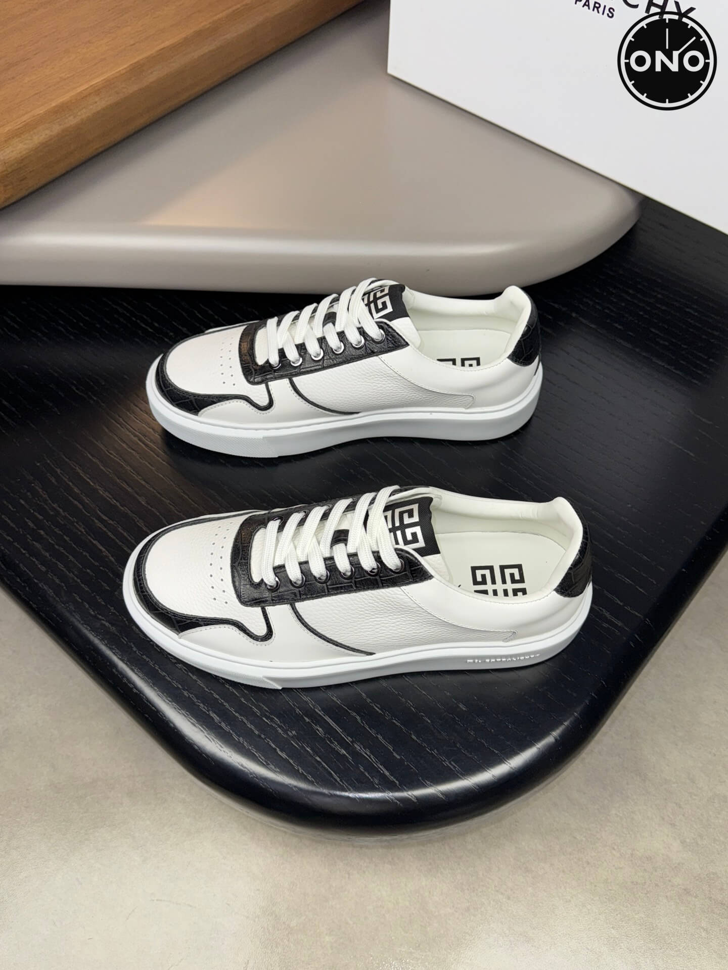 Givenchy_40_3.jpg