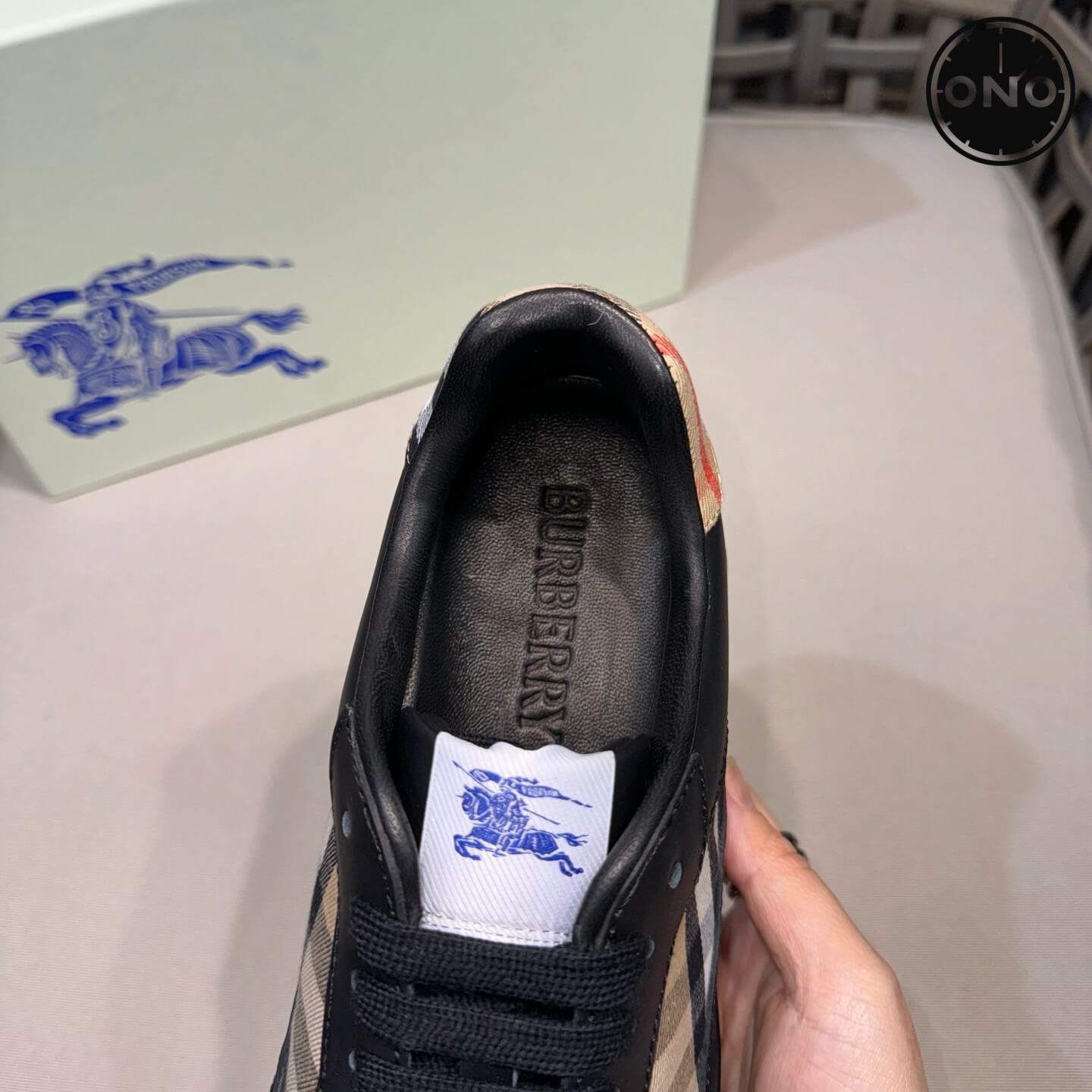 Burberry_72_7.jpg