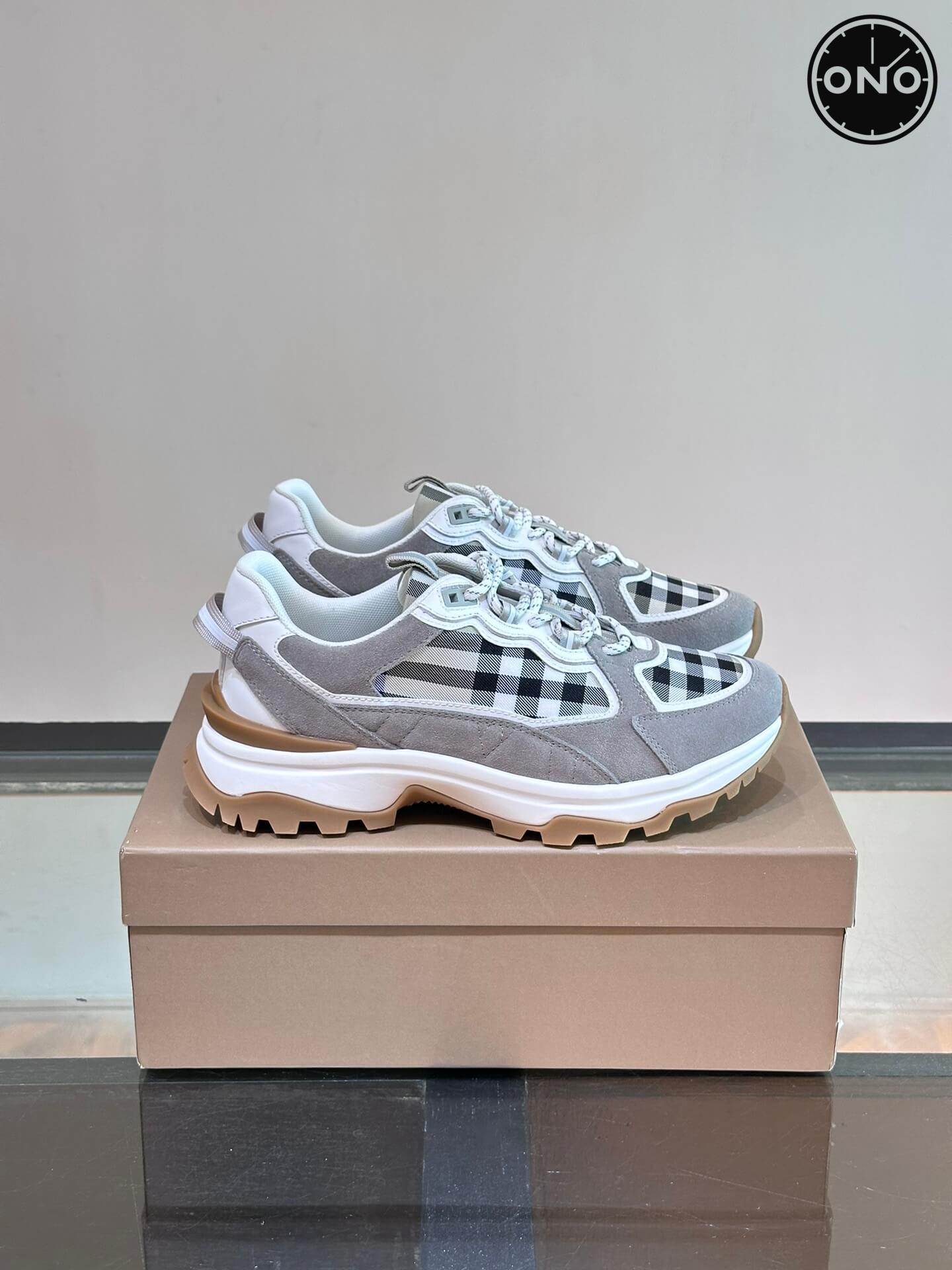 Burberry_5_3.jpg