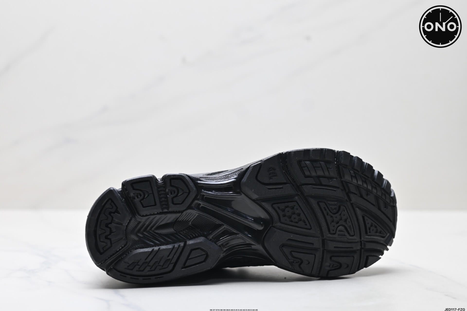 Asics_38_9.jpg