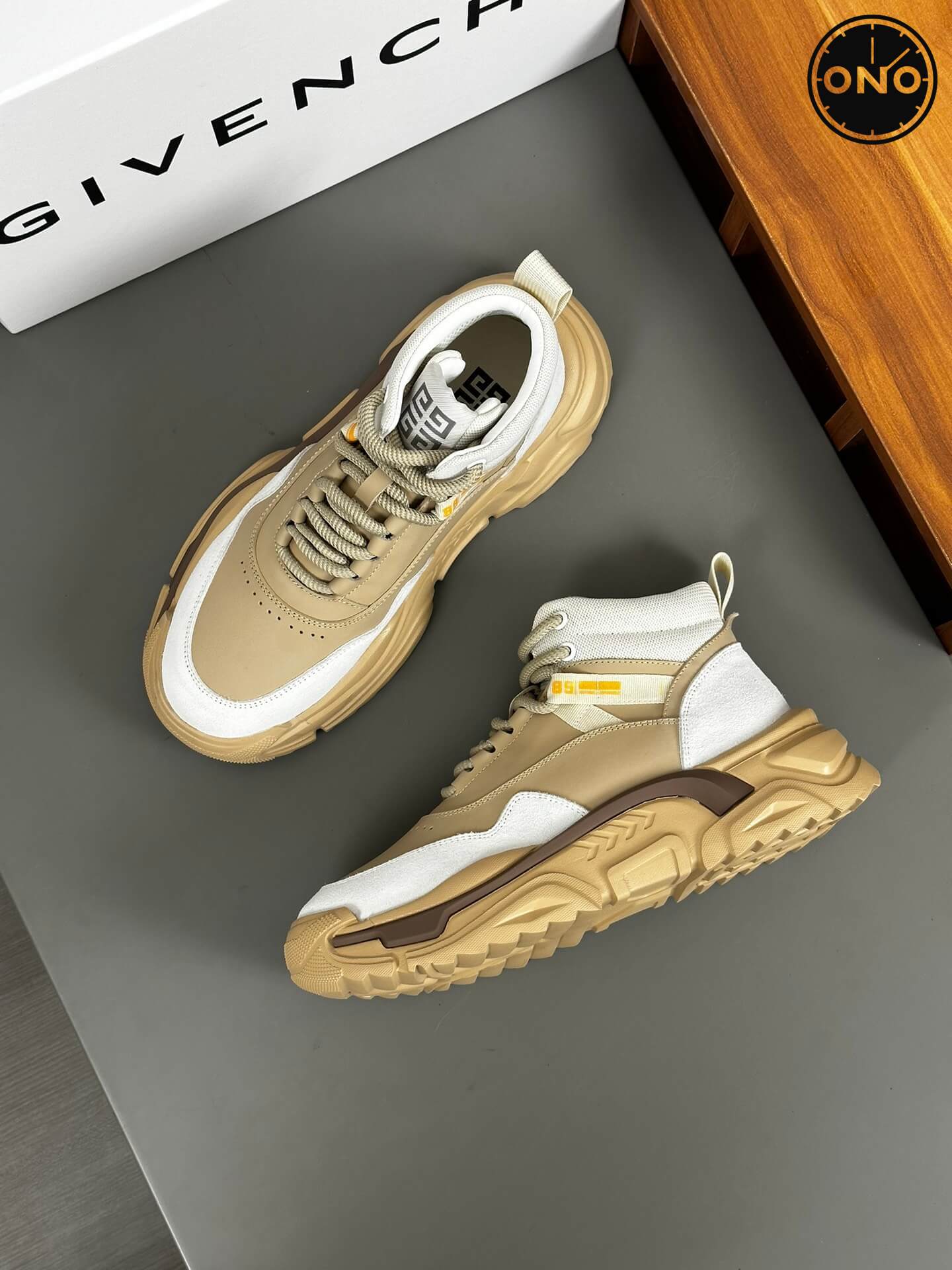 Givenchy_83_2.jpg