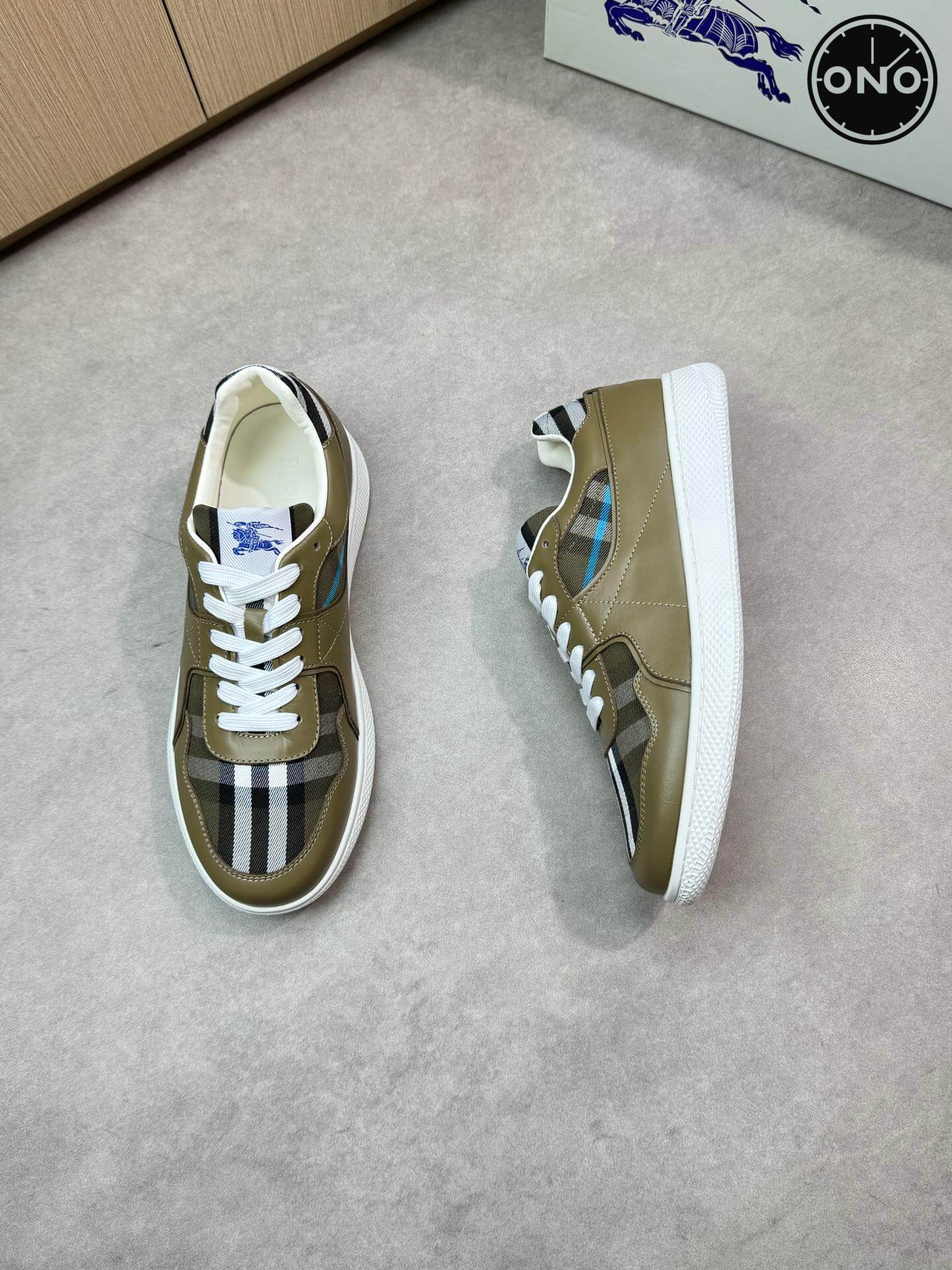 Burberry_30_2.jpg