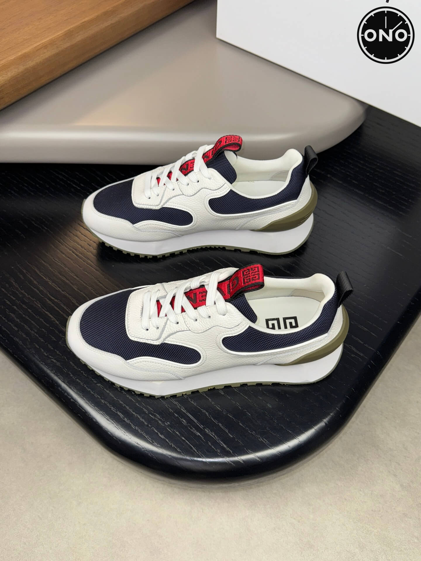 Givenchy_30_3.jpg