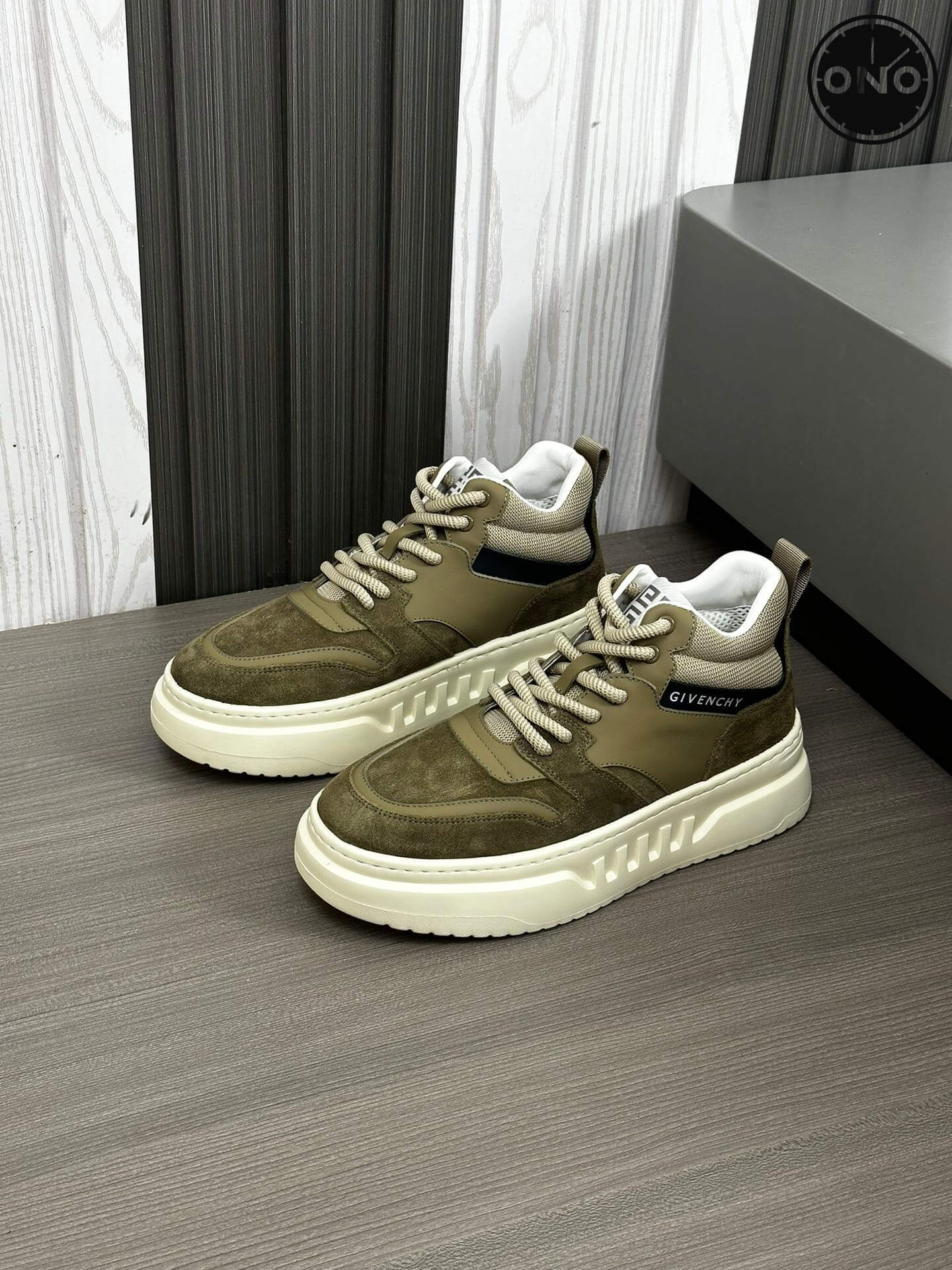 Givenchy_86_5.jpg