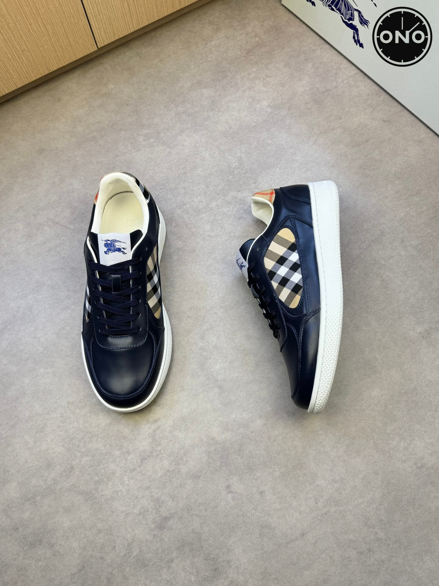 Burberry_53_2.jpg