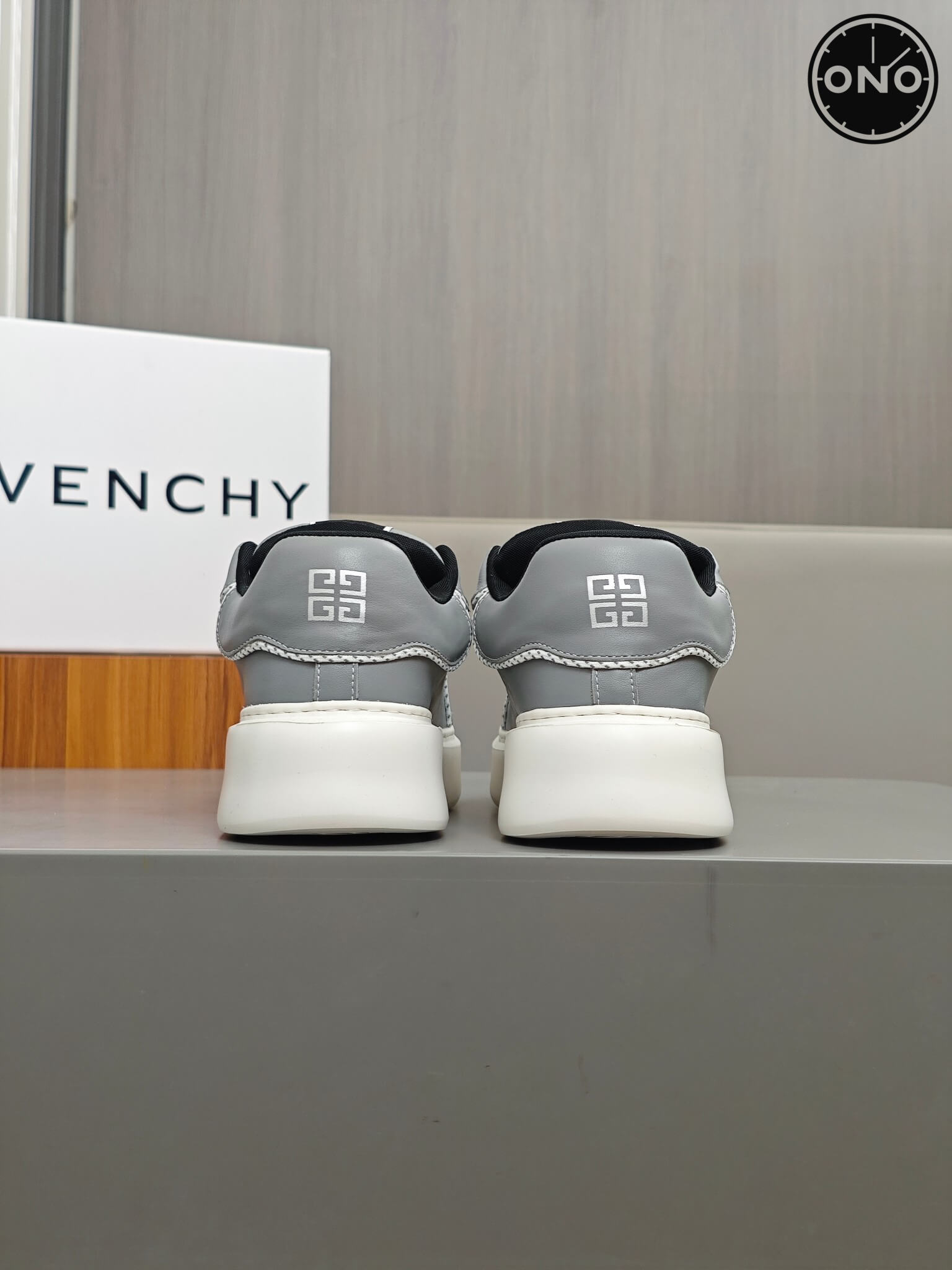 Givenchy_45_9.jpg