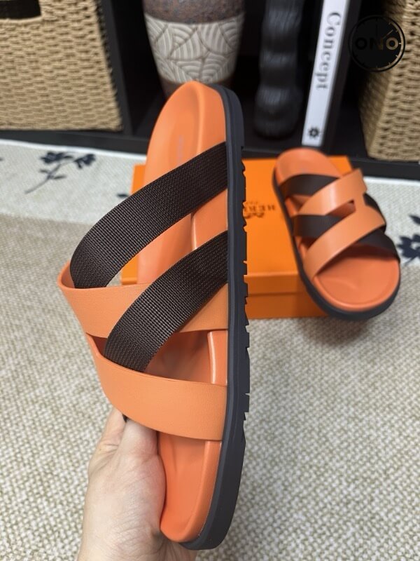 Hermes-Slippers_1_3.jpg