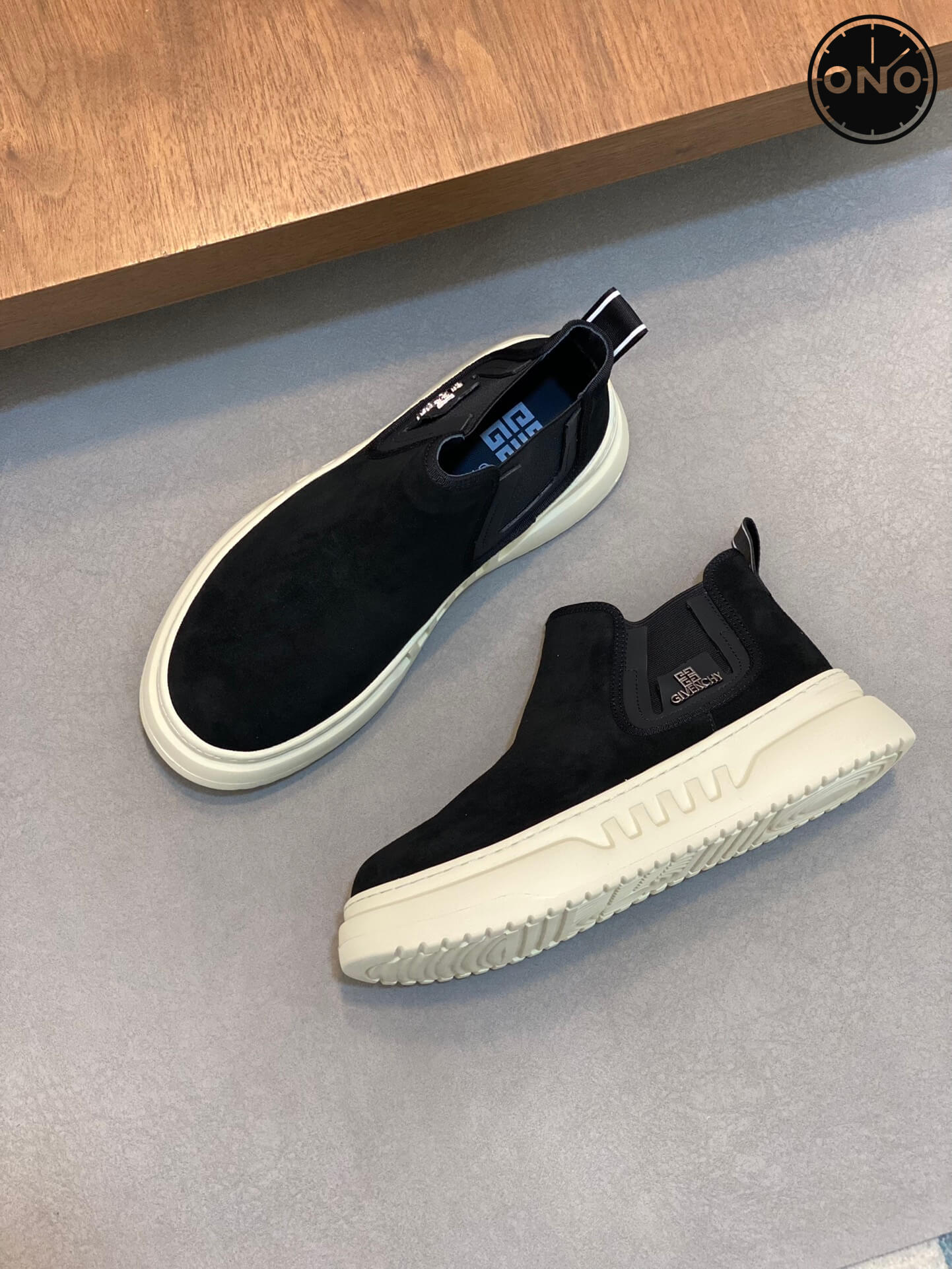 Givenchy_60_5.jpg