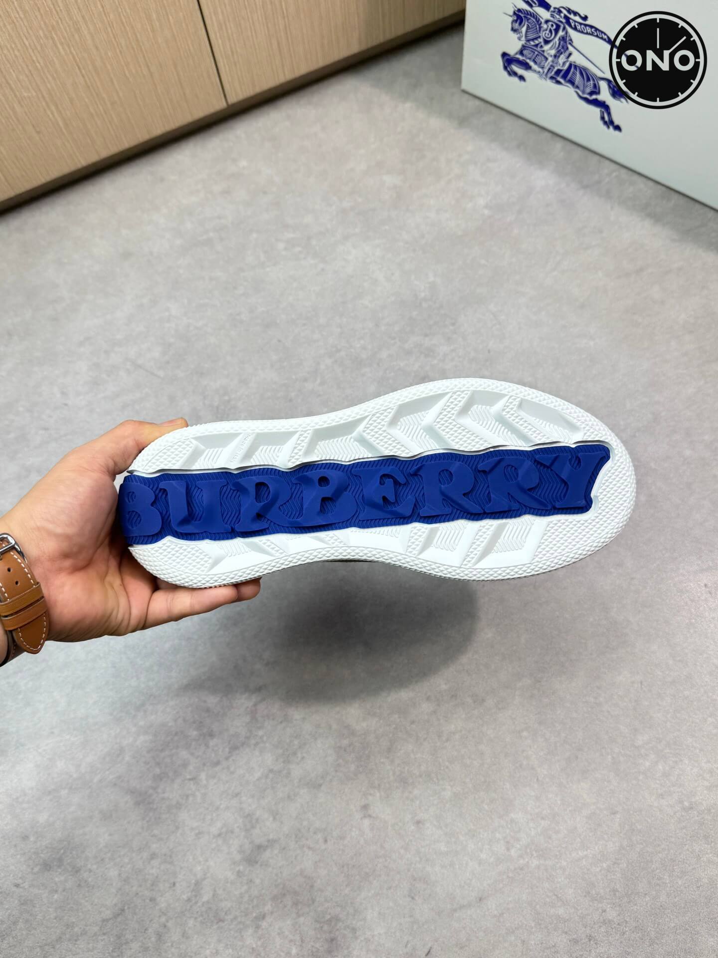 Burberry_30_9.jpg