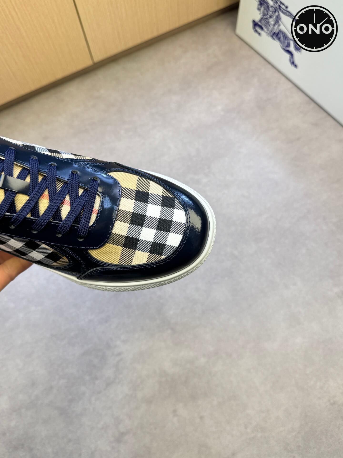Burberry_60_6.jpg
