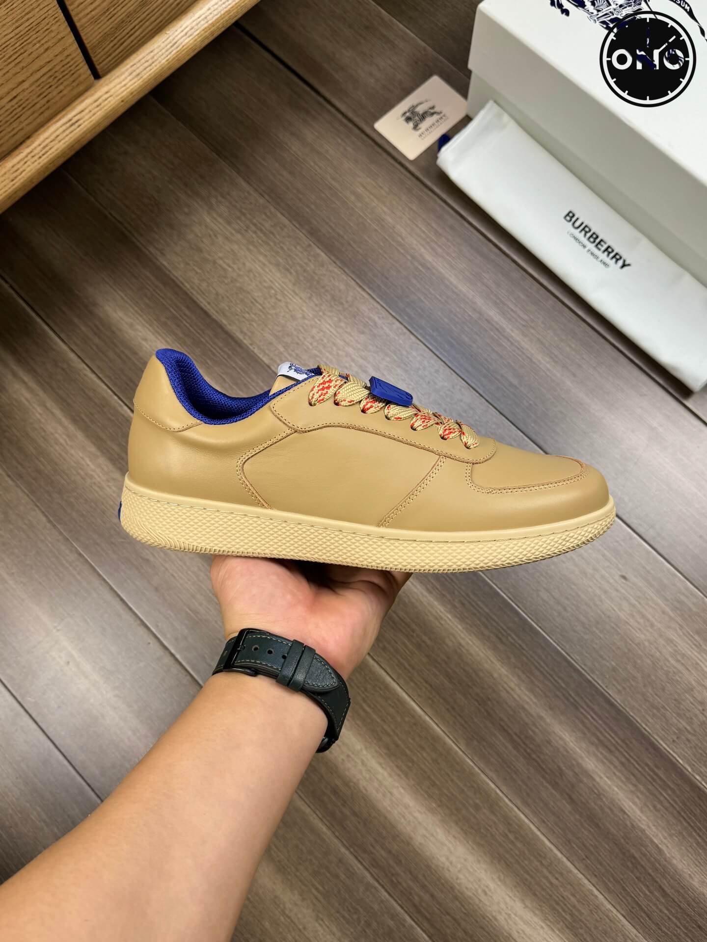 Burberry_25_9.jpg