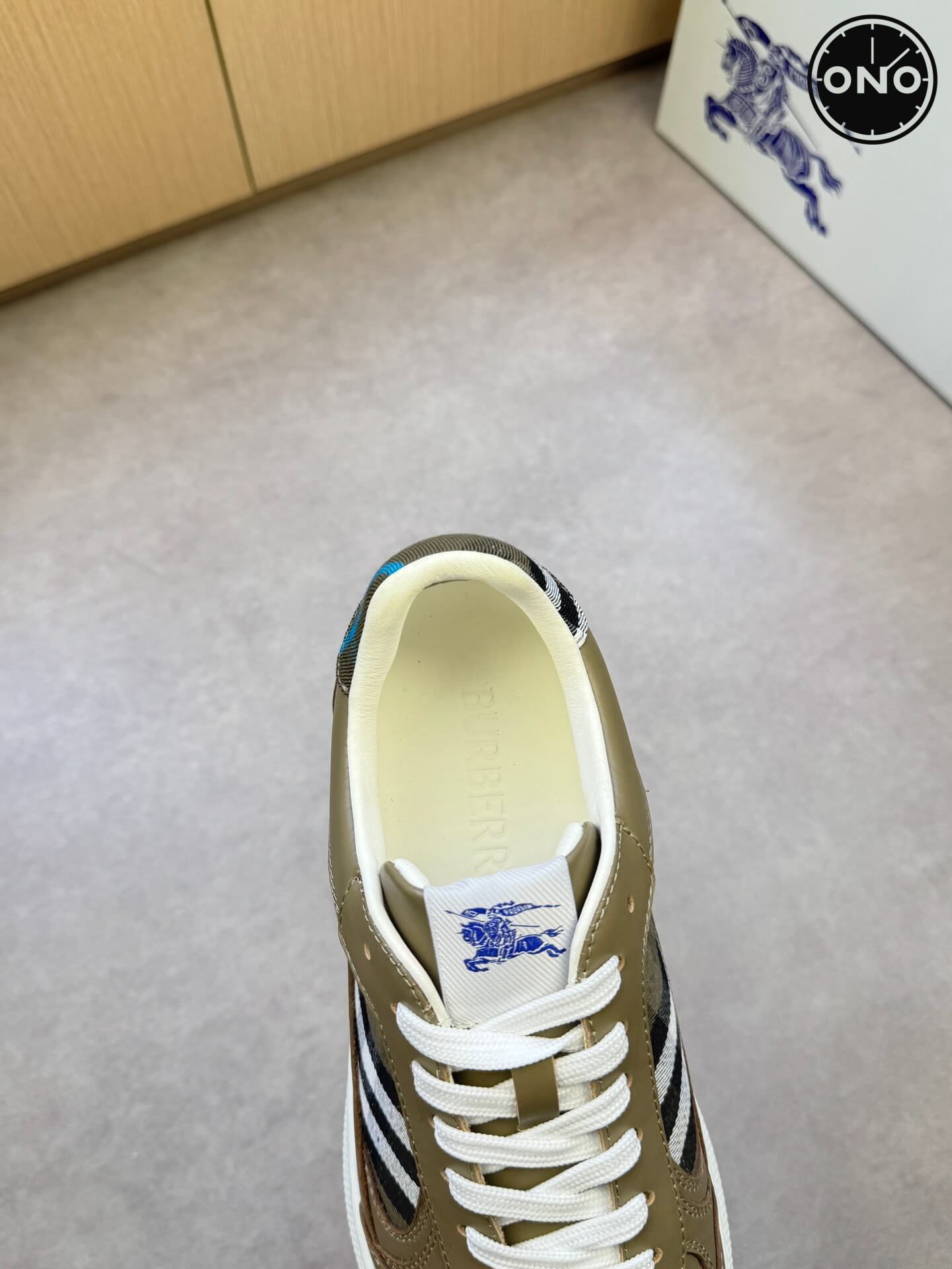 Burberry_55_7.jpg