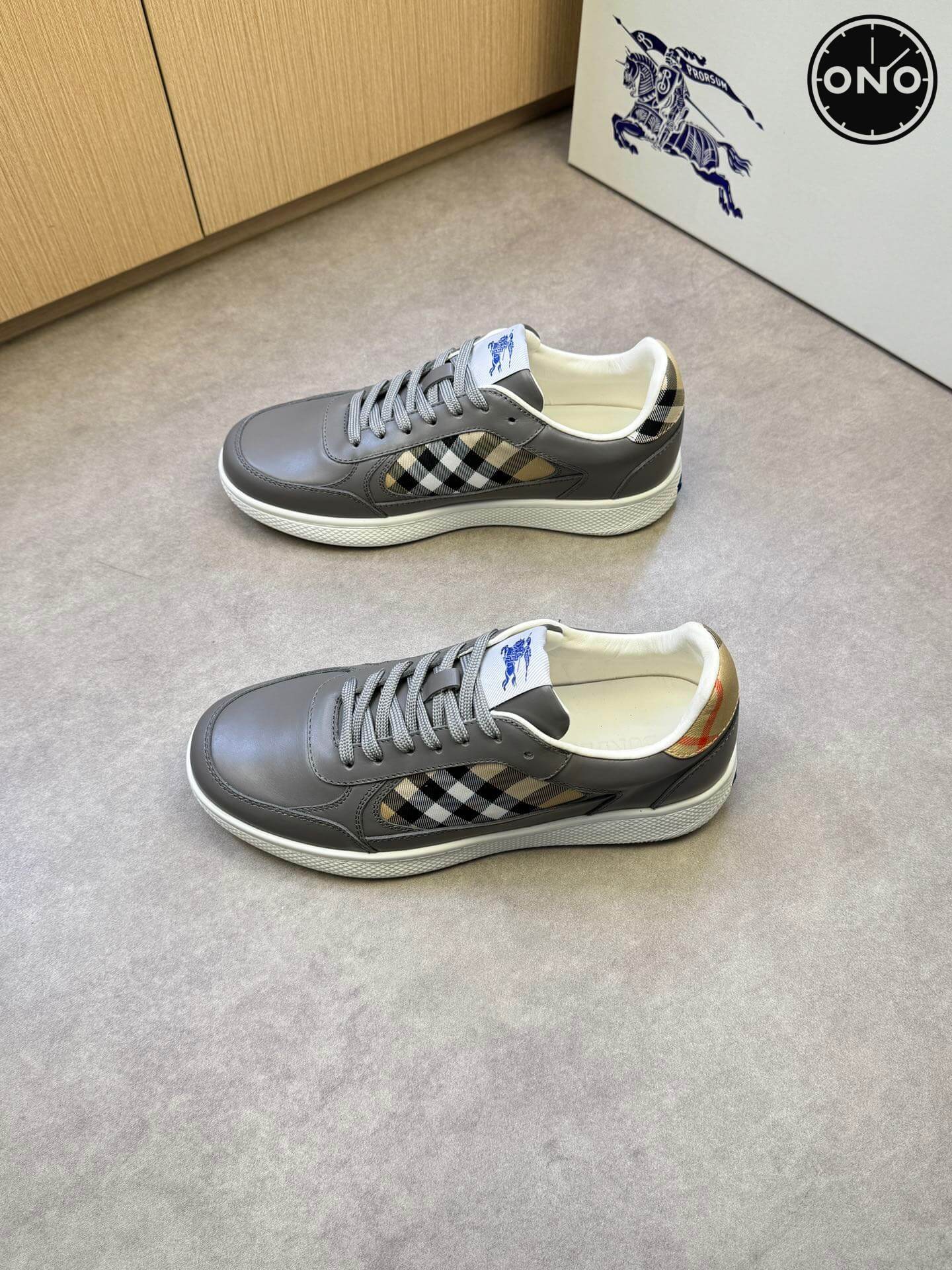 Burberry_10_9.jpg