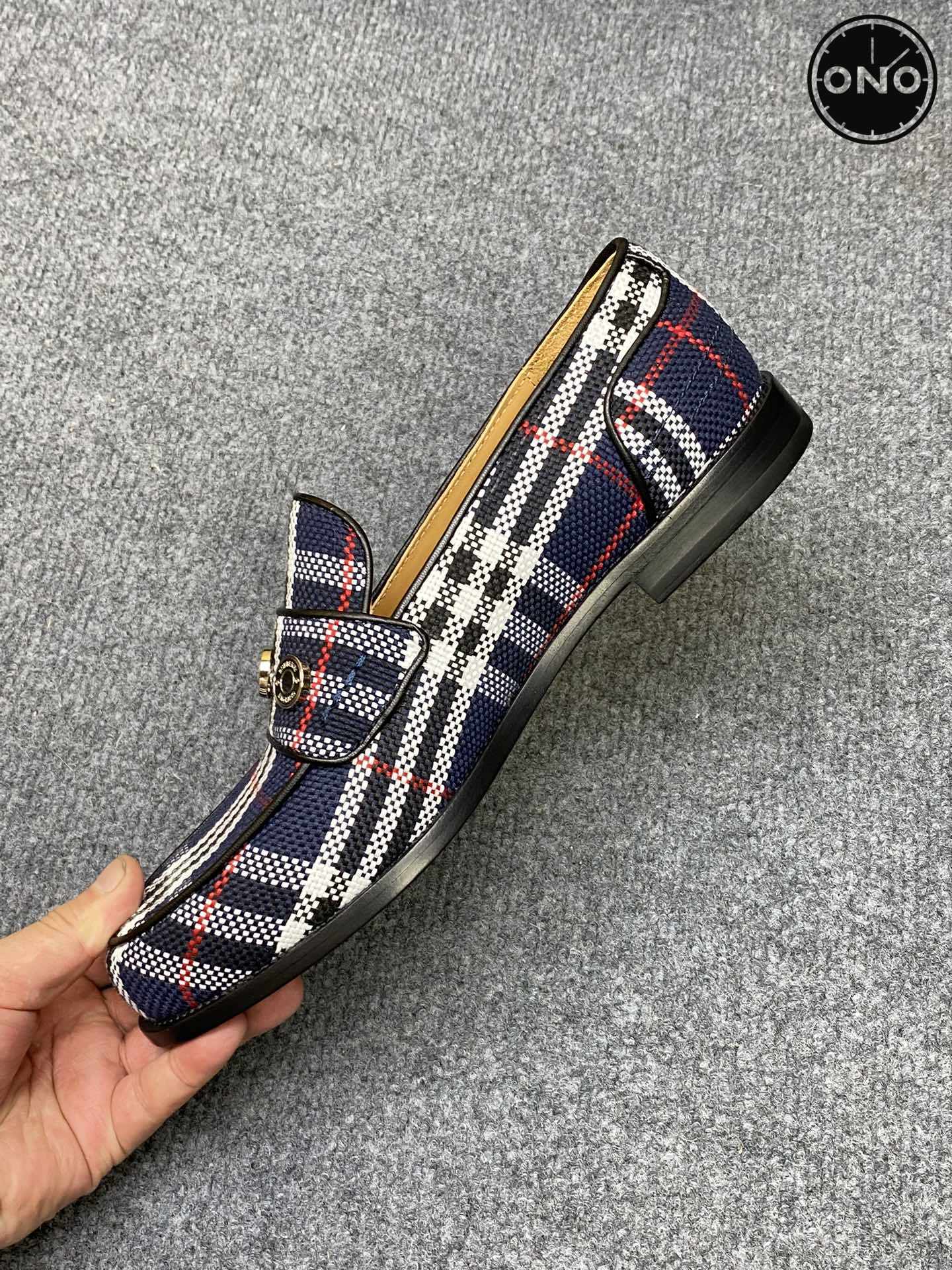 Burberry_8_6.jpg