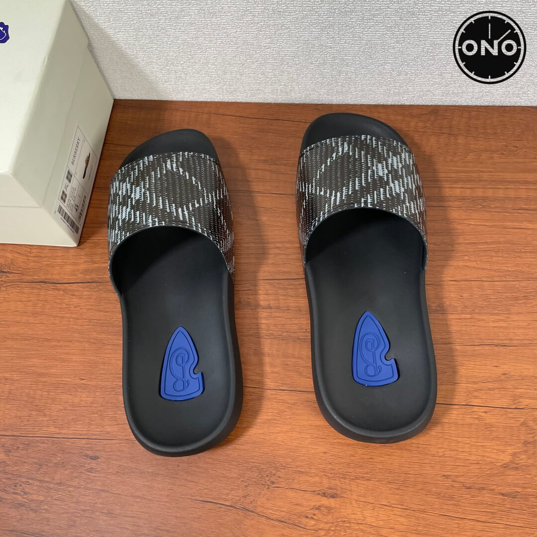 Burberry-Slippers_5_4.jpg