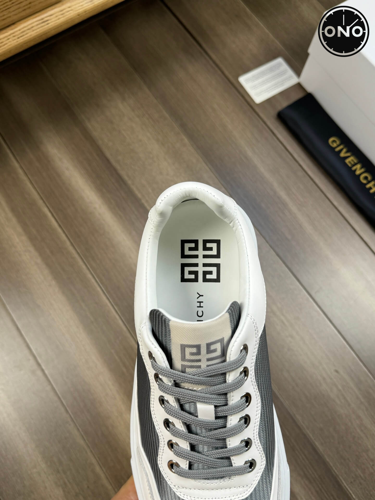 Givenchy_103_7.jpg