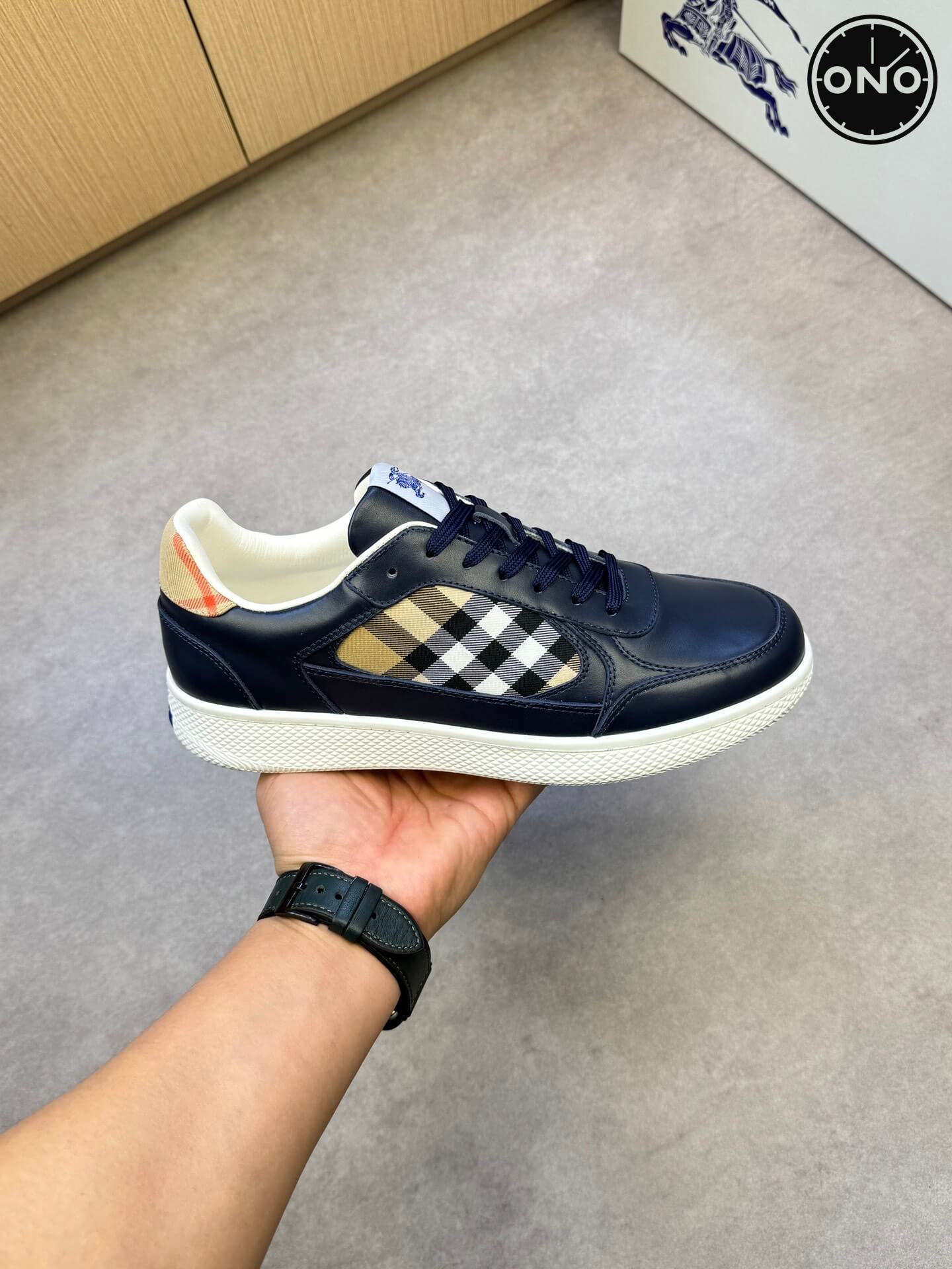 Burberry_10_2.jpg