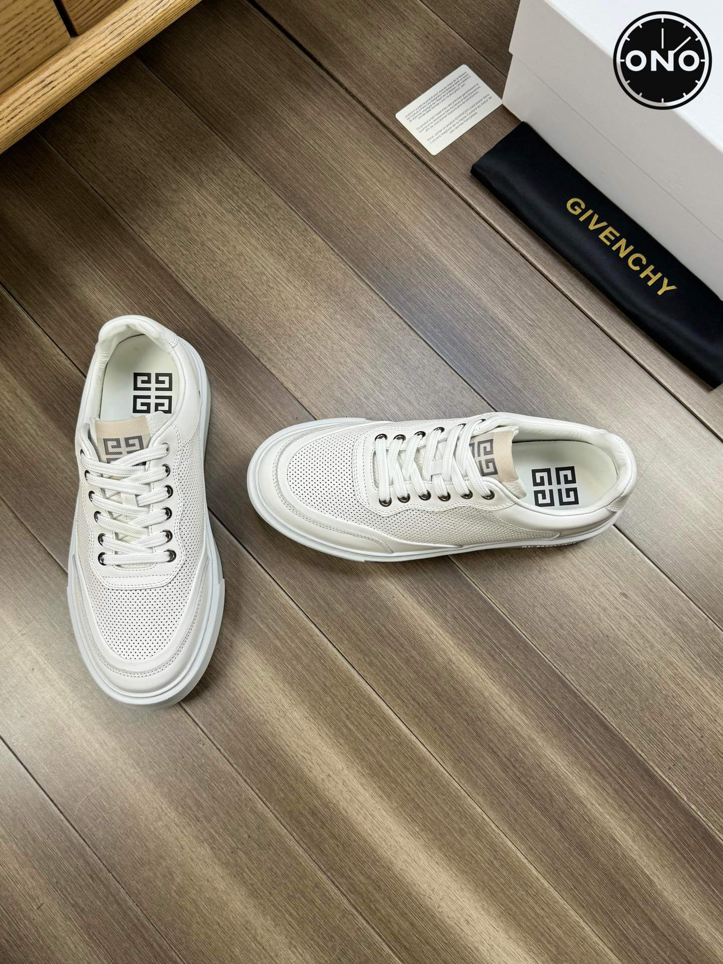 Givenchy_105_2.jpg