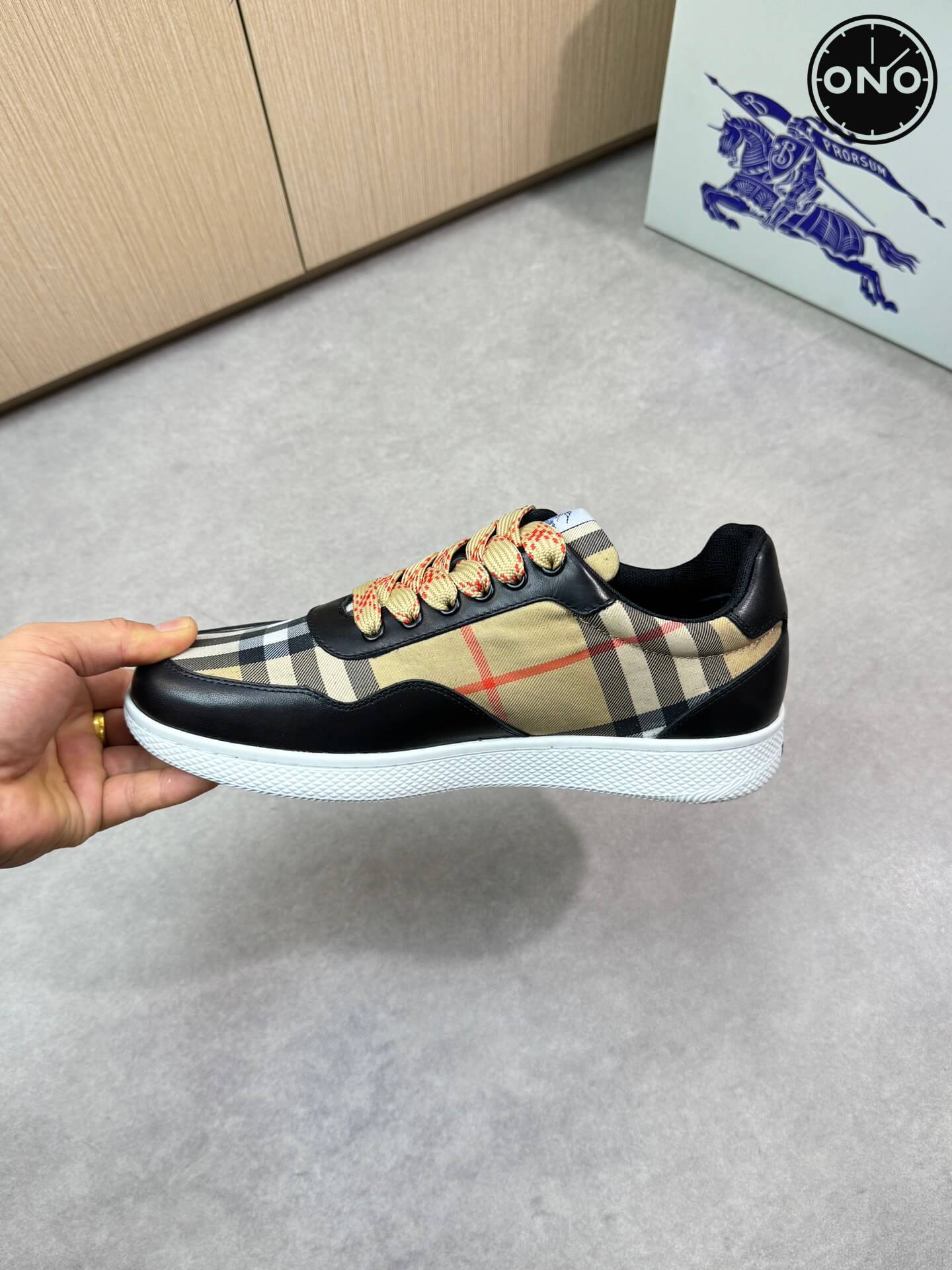 Burberry_45_5.jpg