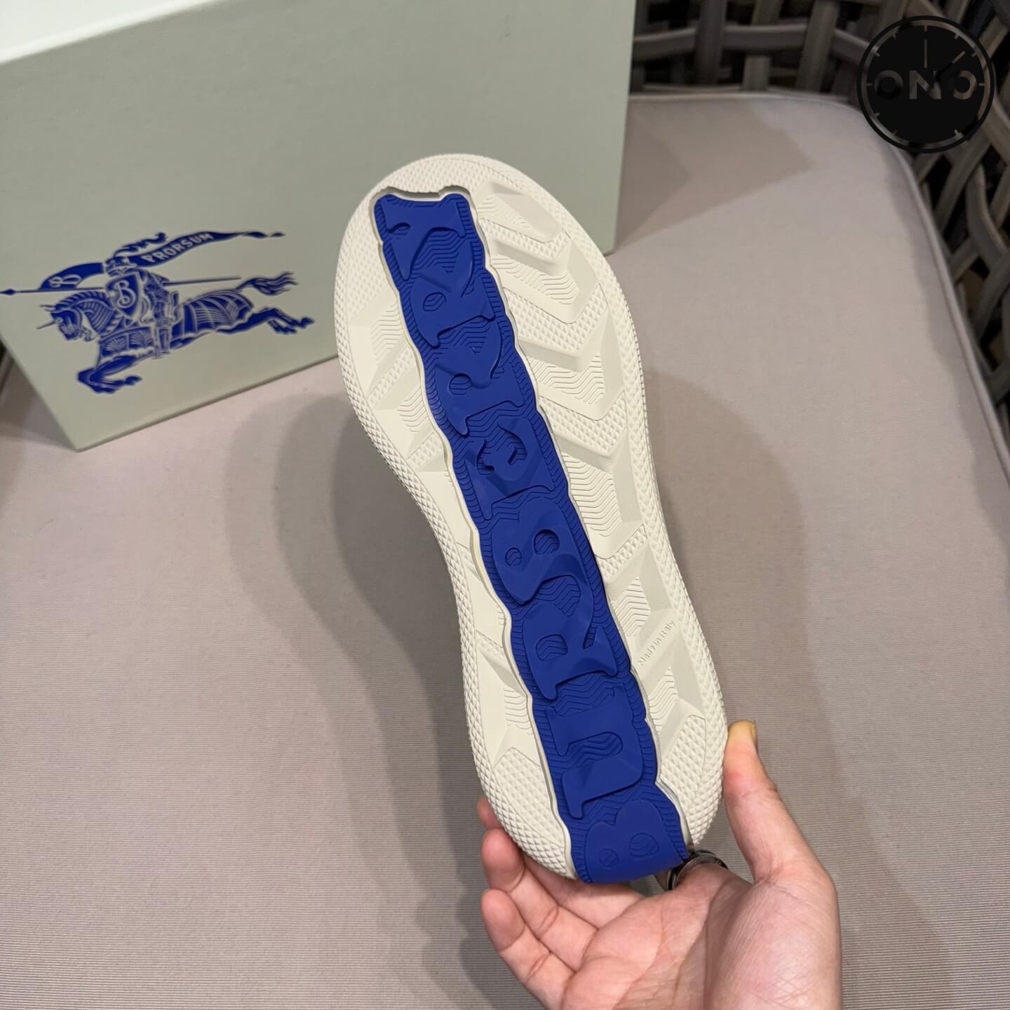 Burberry_74_9.jpg