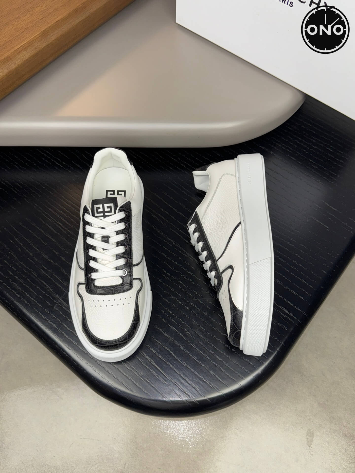 Givenchy_40_2.jpg