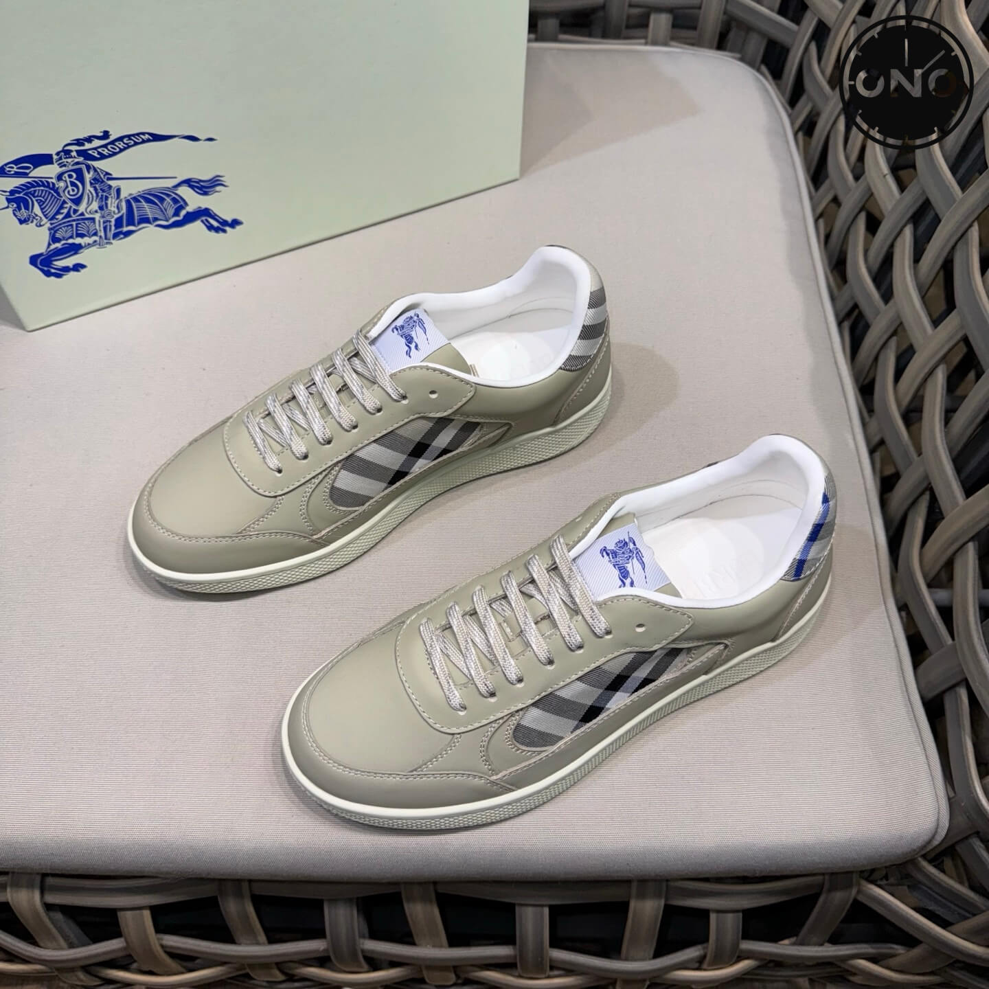 Burberry_74_2.jpg