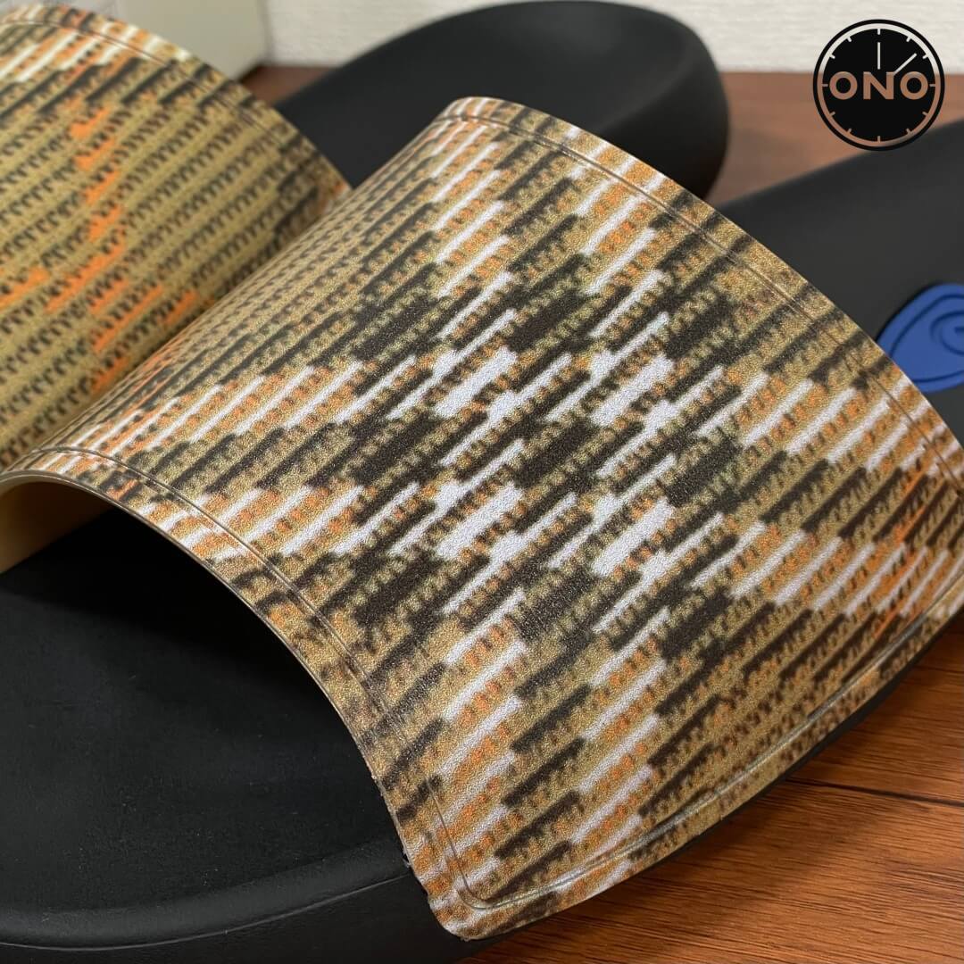 Burberry-Slippers_4_8.jpg