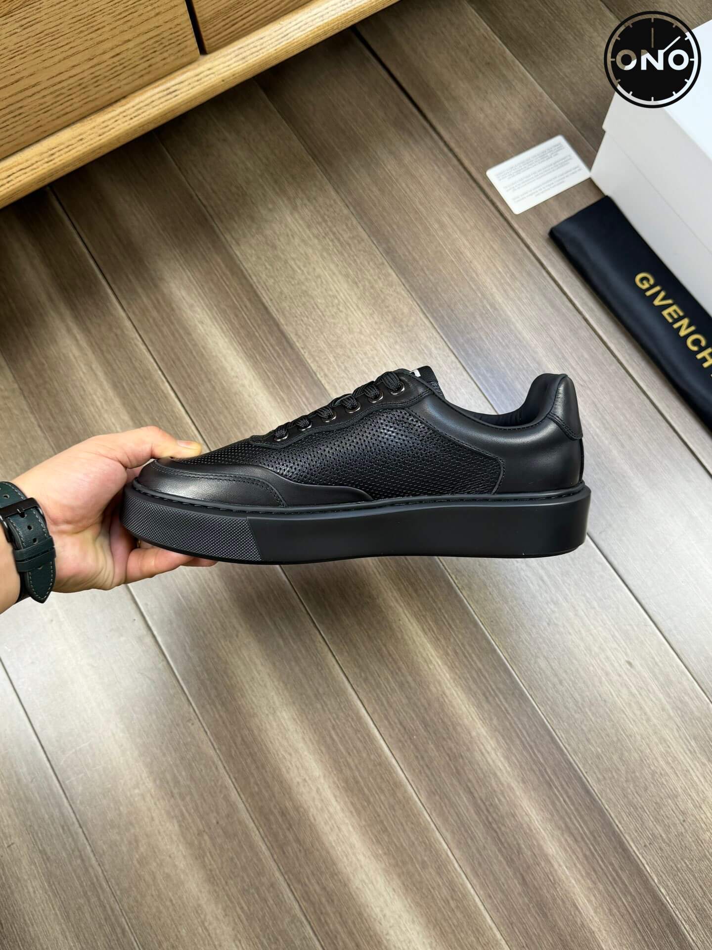 Givenchy_104_5.jpg