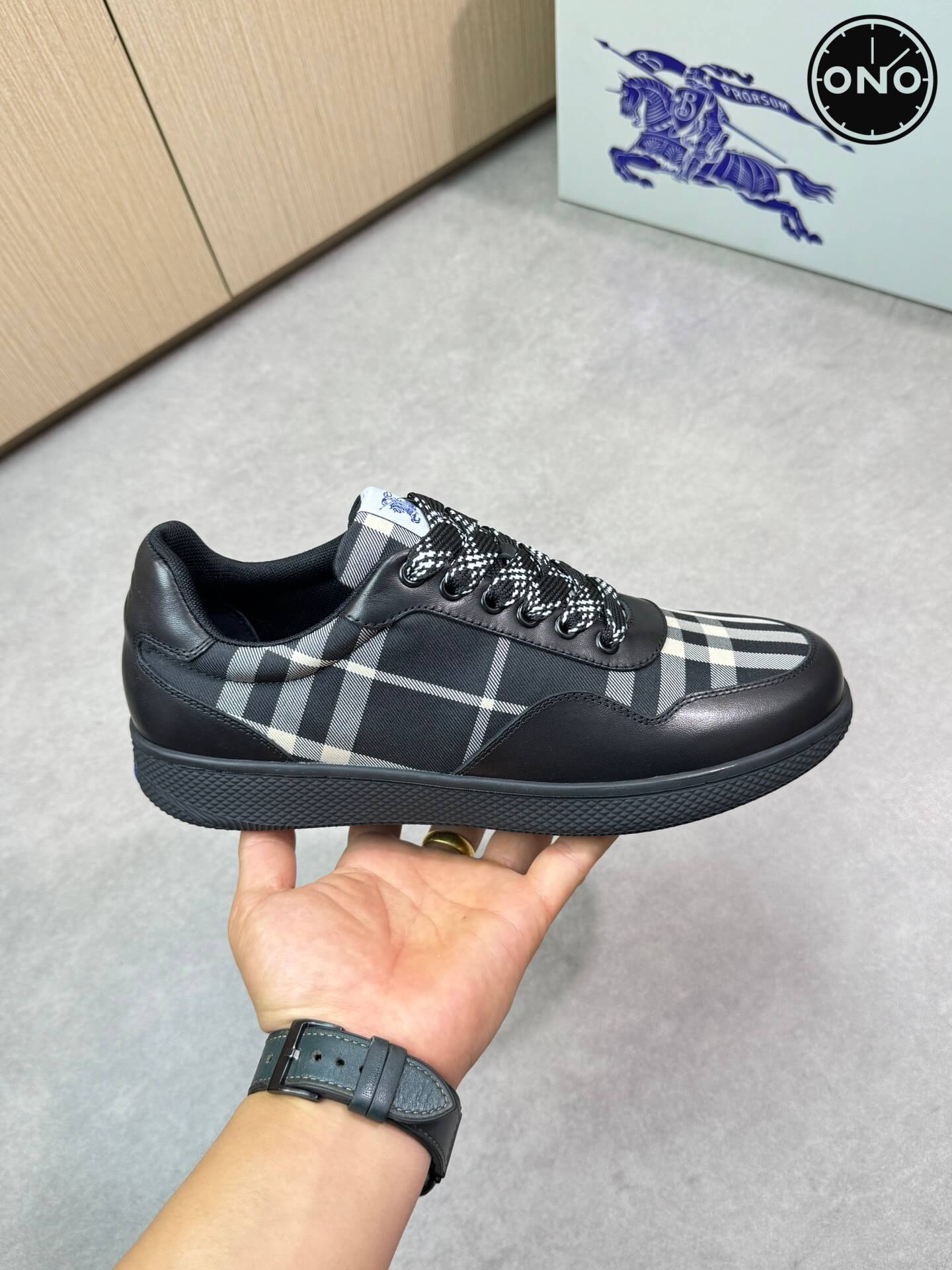 Burberry_2_2.jpg